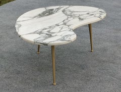 Mesa de centro o de cóctel de mármol calacatta italiano moderno de mediados de siglo Patas de latón