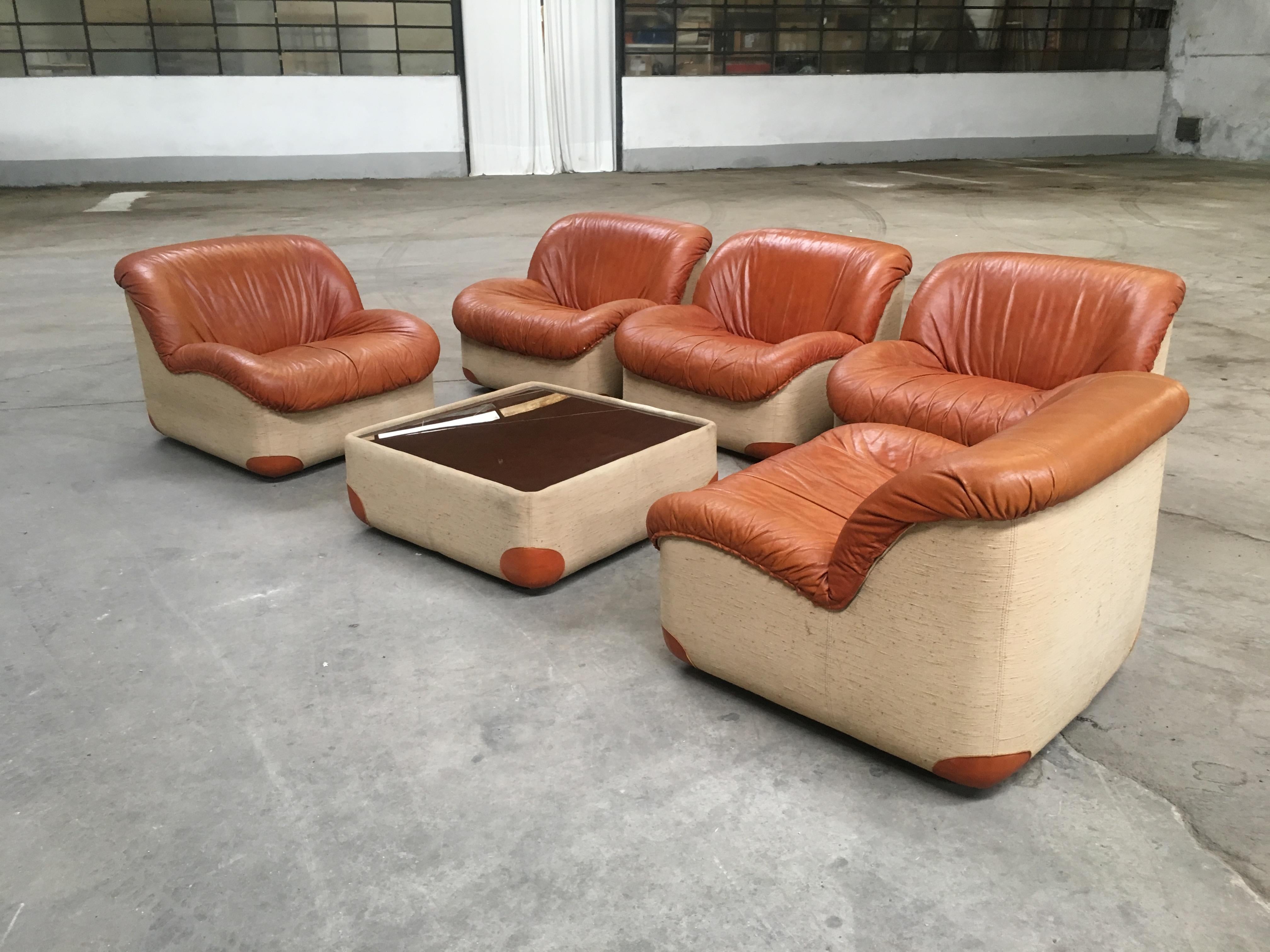 Mid-Century Modern Italian Canvas and Leather Living Room Set from 1970s In Good Condition In Prato, IT