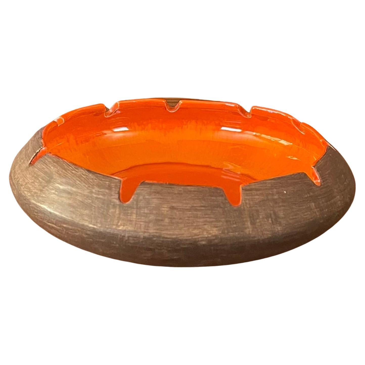 A really nice mid-century modern Italian ceramic ashtray circa 1960s. The piece is in very good vintage condition with no chips, cracks or crazing. The ashtray has a gorgeous bright and shiny orange sunburst glaze on the inside and a mat brown