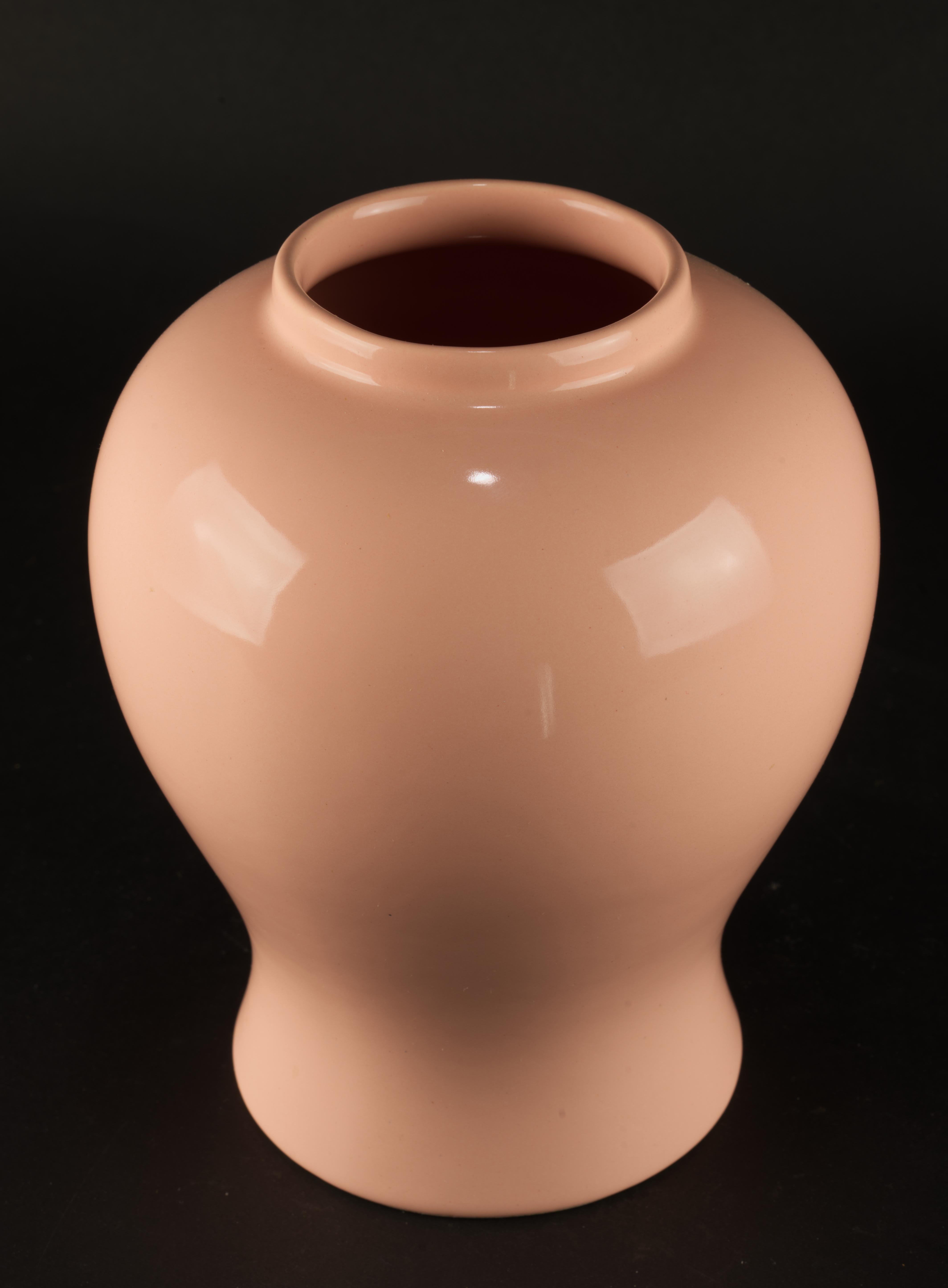 Mid-Century Modern Italian Ceramic Coral Pink Vase Vintage  In Good Condition For Sale In Clifton Springs, NY