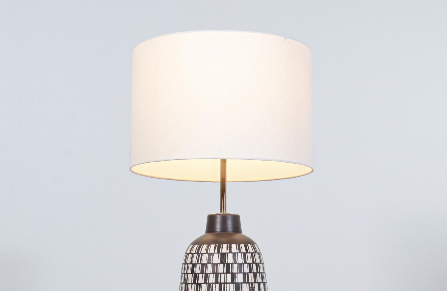 Mid-Century Modern Italian Ceramic Table Lamp In Excellent Condition In Los Angeles, CA