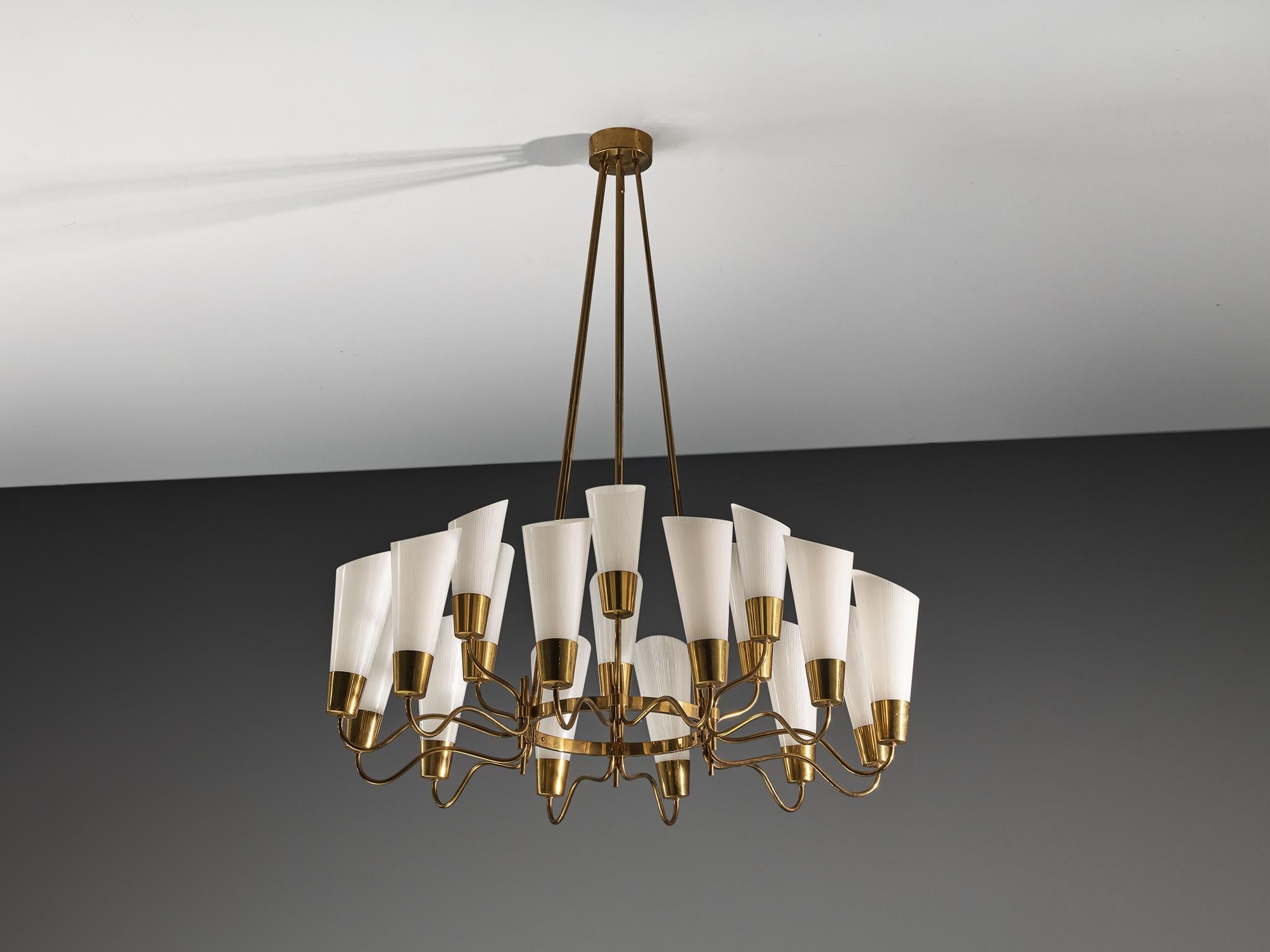 Mid-Century Modern Italian Chandelier in Brass and White Frosted Glass For Sale 6