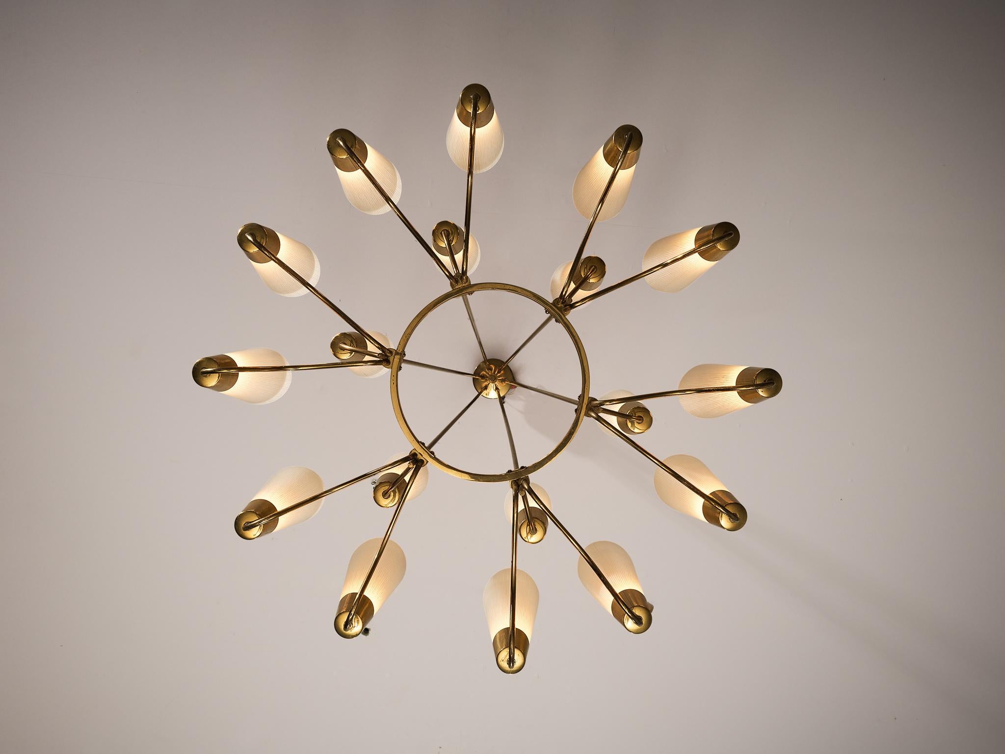 Mid-Century Modern Italian Chandelier in Brass and White Frosted Glass For Sale 7