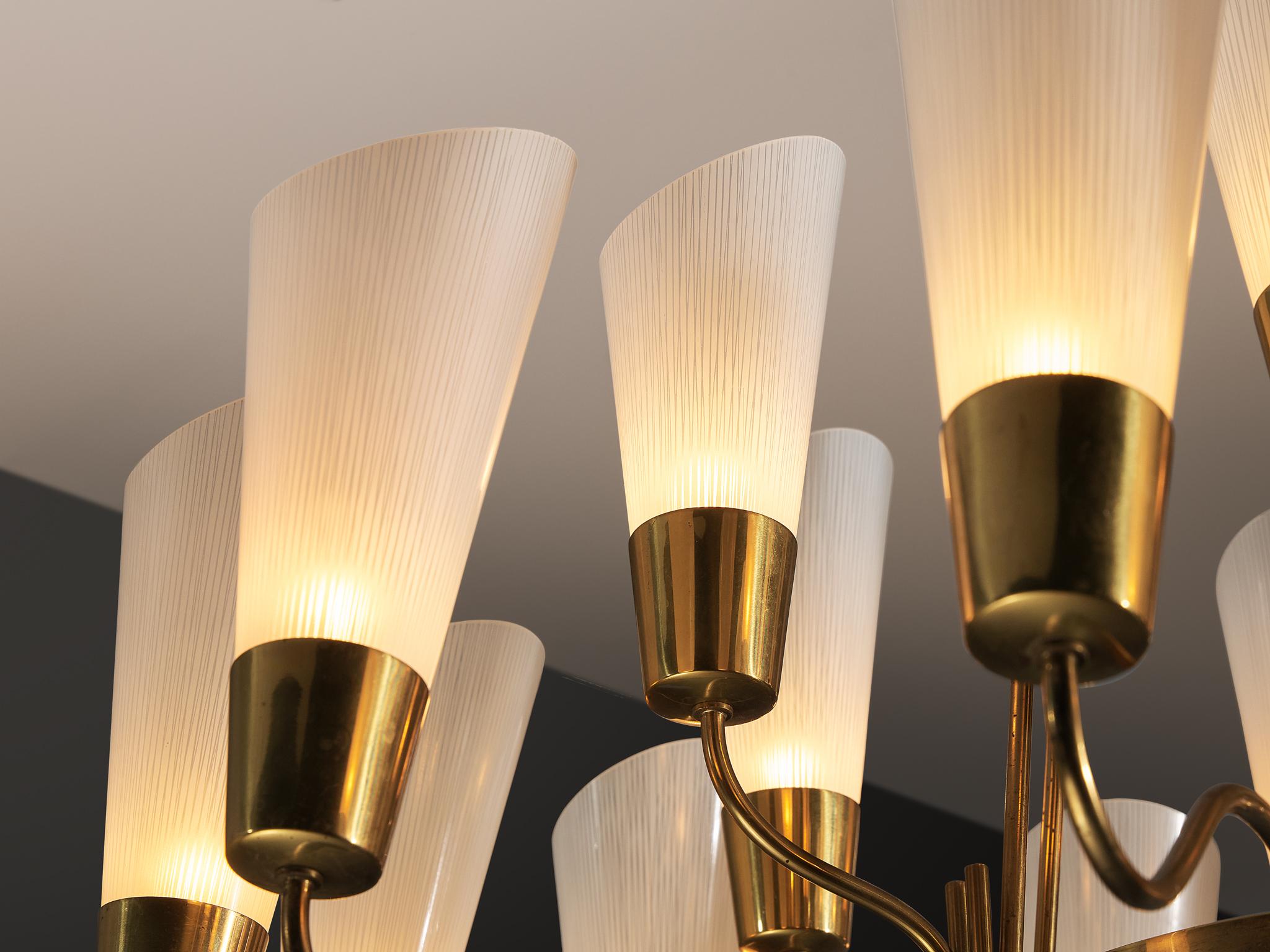 Mid-Century Modern Italian Chandelier in Brass and White Frosted Glass For Sale 2