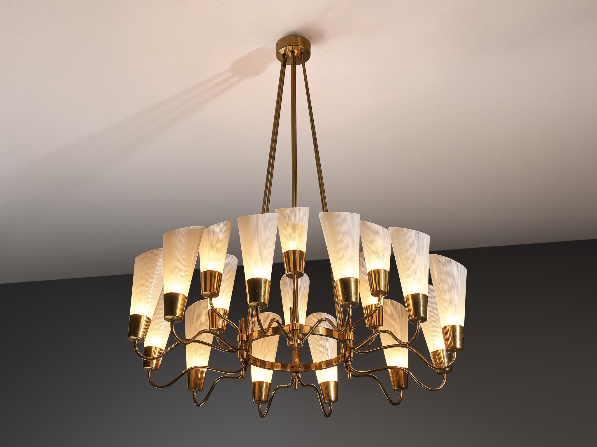 Mid-Century Modern Italian Chandelier in Brass and White Frosted Glass For Sale 4