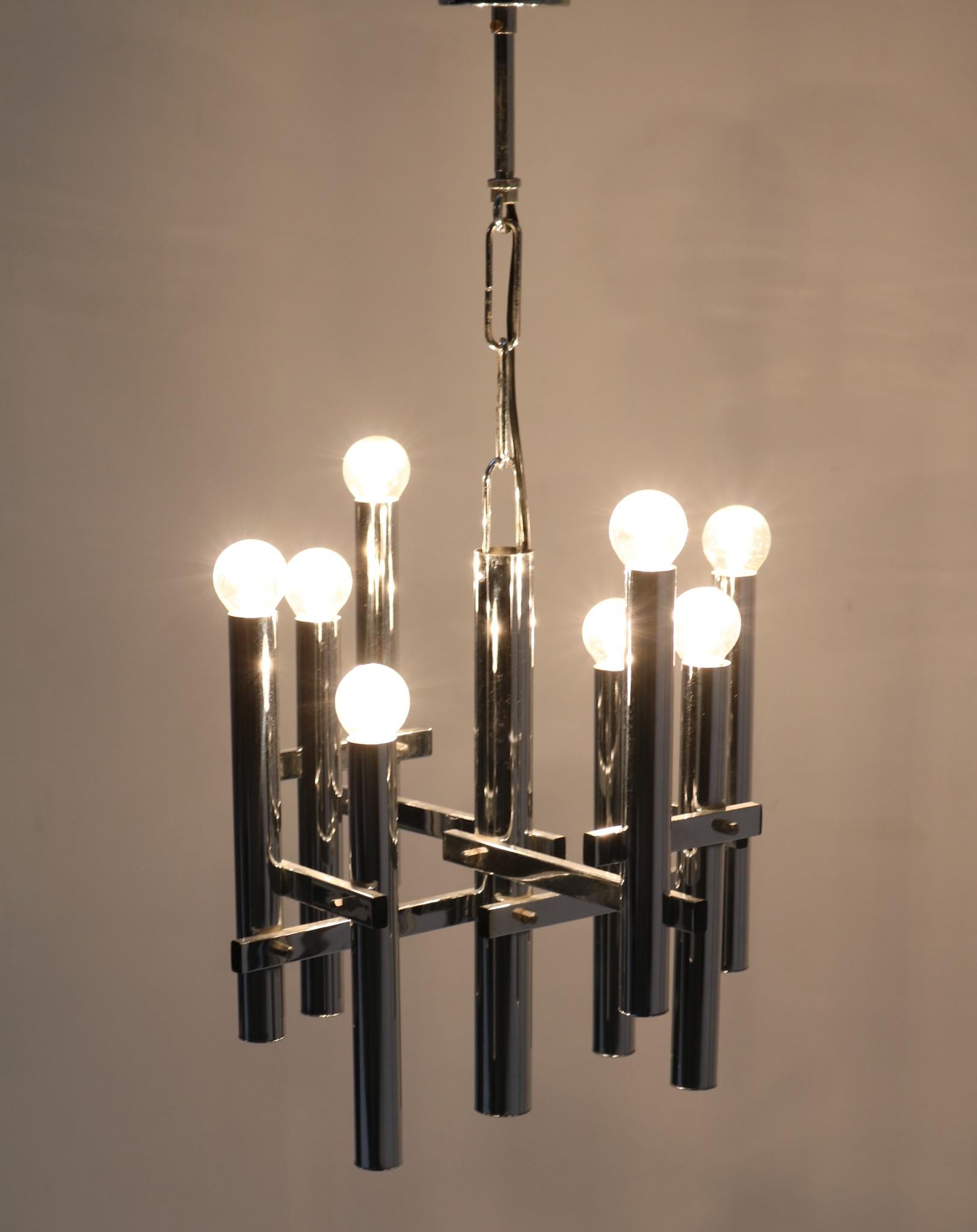 Late 20th Century  Mid-Century Modern Italian Chandelier in the style of Gaetano Sciolari For Sale