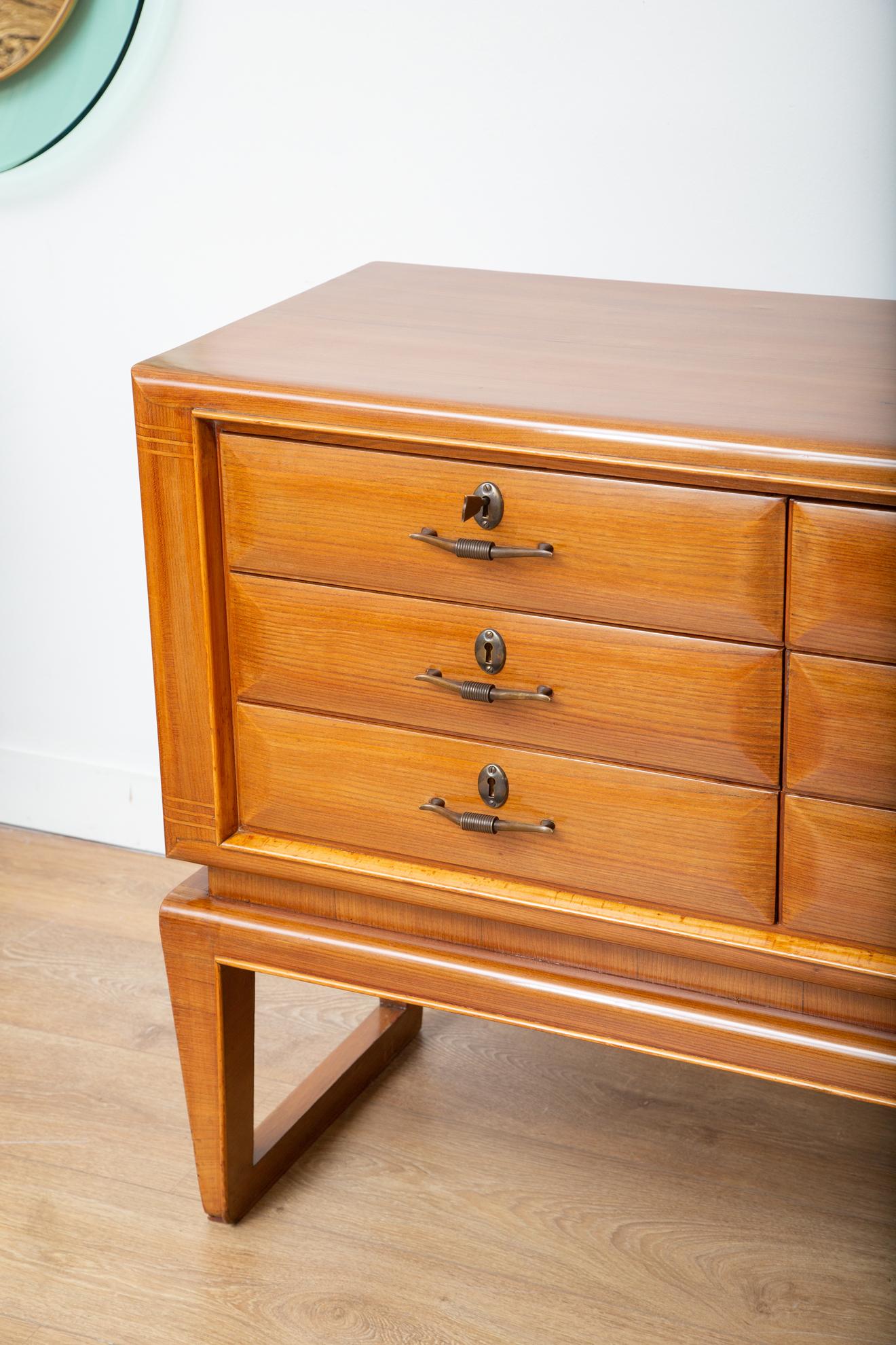 Veneer Mid-Century Modern Italian Chest of Drawers by Paolo Buffa For Sale