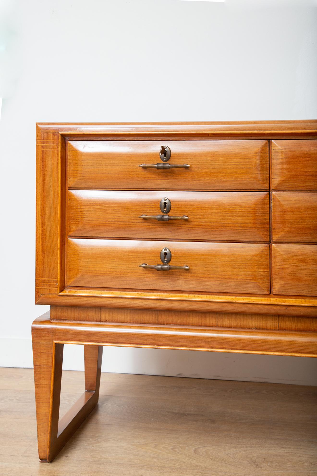 Mid-Century Modern Italian Chest of Drawers by Paolo Buffa In Excellent Condition For Sale In Miami, FL