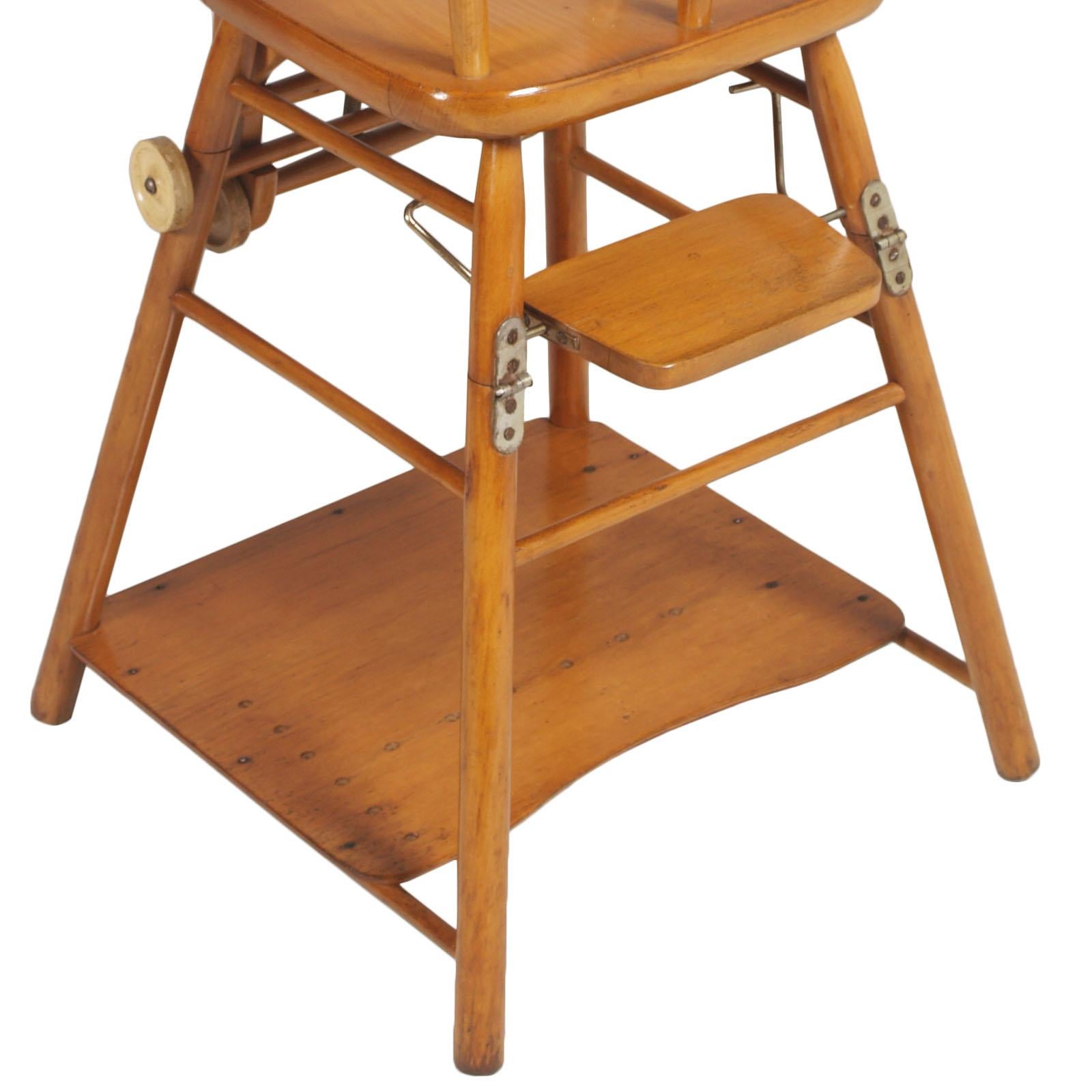 Mid-Century Modern The Modernity Italian Childs Chair circa 1950 Bois de hêtre, cire polie  en vente