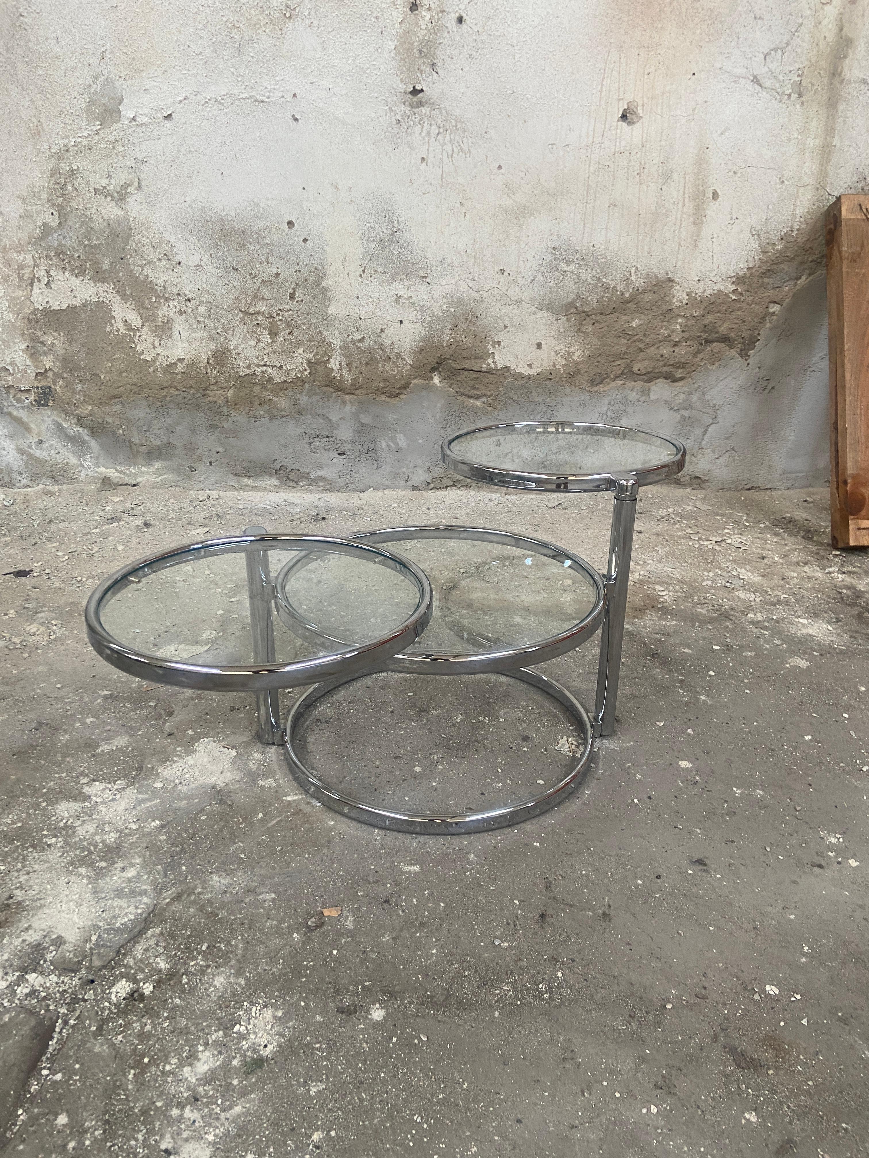 Mid-Century Modern Italian Chrome and Glass Side Table with Rotating Tops. In Good Condition For Sale In Prato, IT