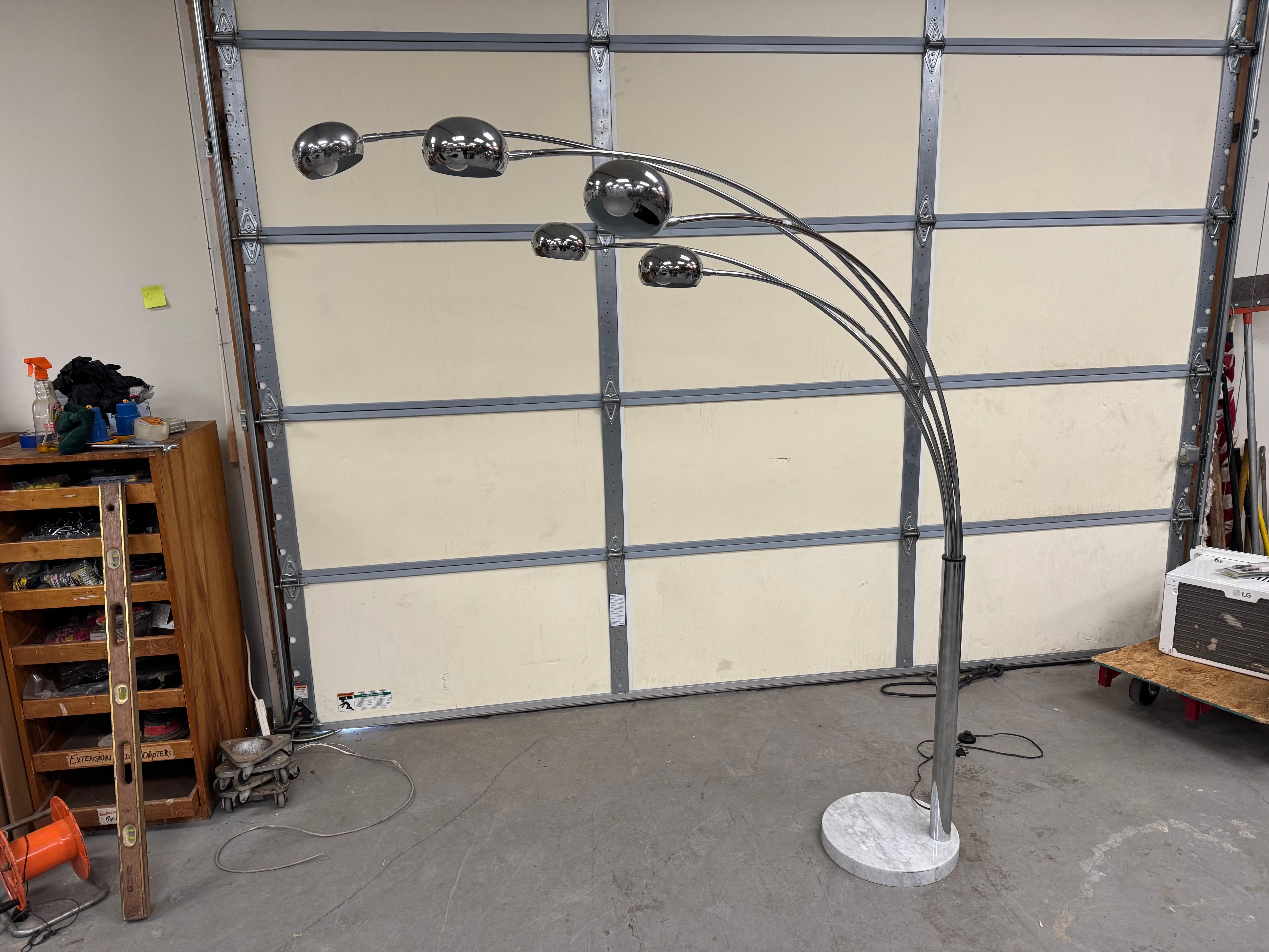 Mid-Century Modern Italian Chrome and Marble Guzzini Style 5 Arm Arc Floor Lamp In Good Condition In Wilmington, DE