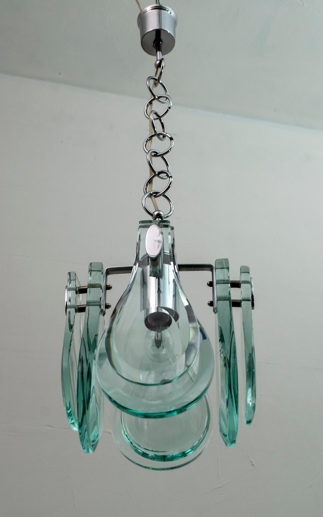 Mid-Century Modern Lampe à suspension italienne mi-siècle moderne en chrome et verre épais par Veca, années 1960 en vente