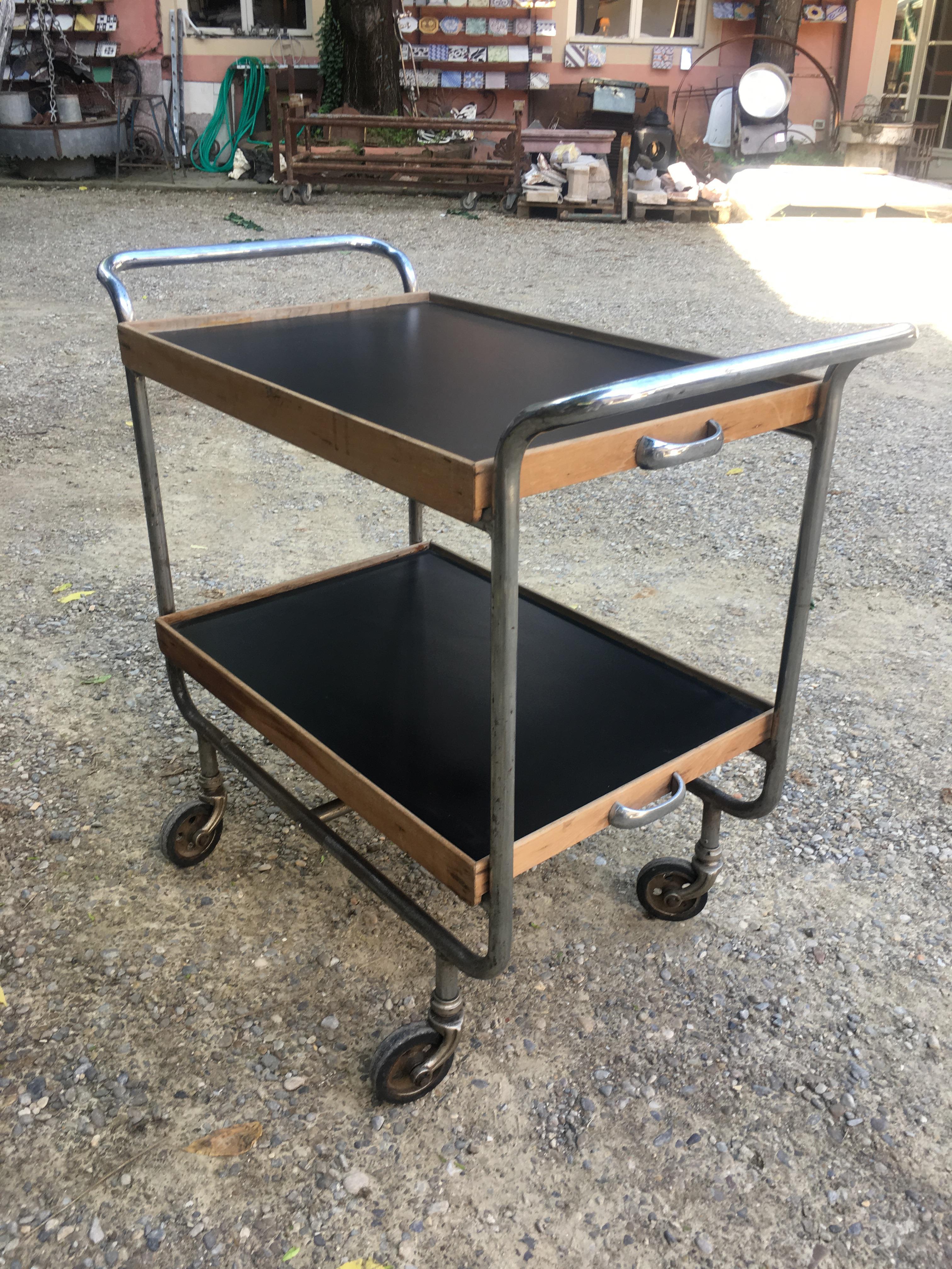 Mid-Century Modern Italian Chrome Bart Cart with Wooden Shelves, 1960s In Good Condition In Florence, IT