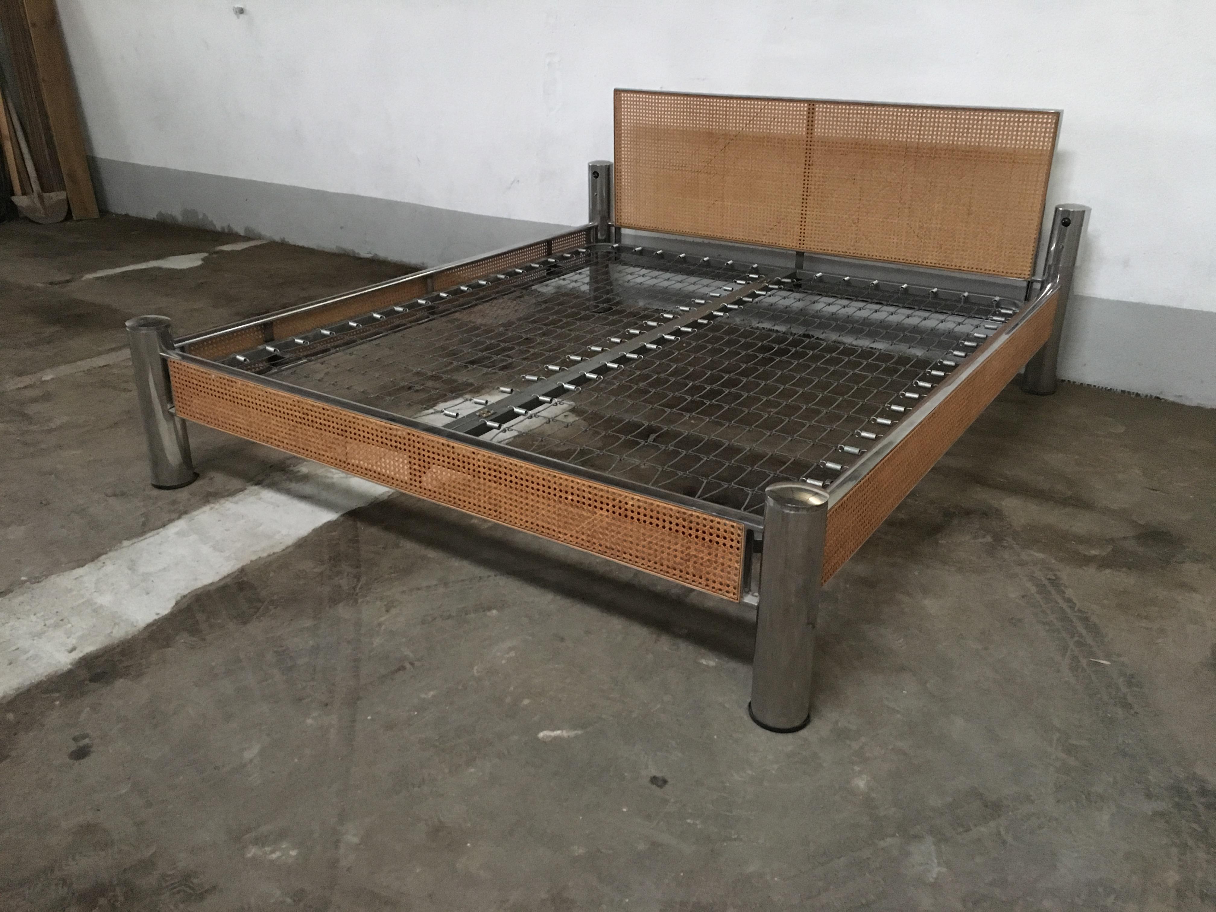 Mid-Century Modern Italian chrome bed with Vienna straw and lights, 1970s
The bed needs a mattress of cm.170 x 200.