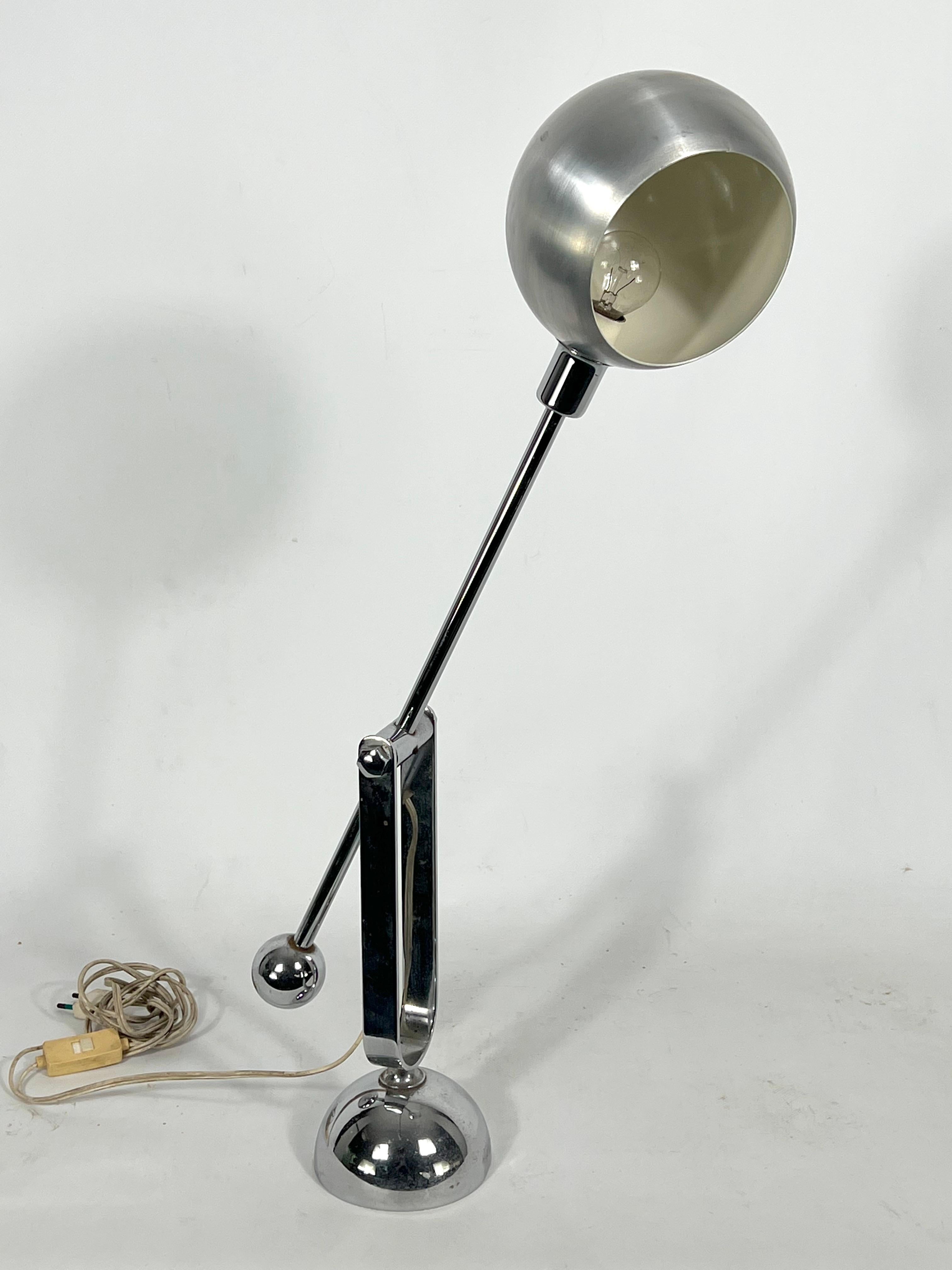 Chrome Lampe de bureau à contrepoids chromée italienne mi-siècle moderne, années 70 en vente