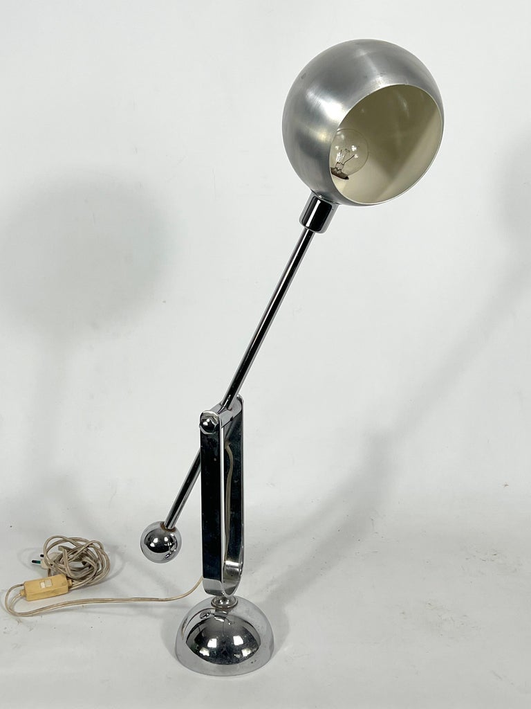 Mid-Century Modern Italian Chrome Counterweight Table Lamp from 70s For Sale 3