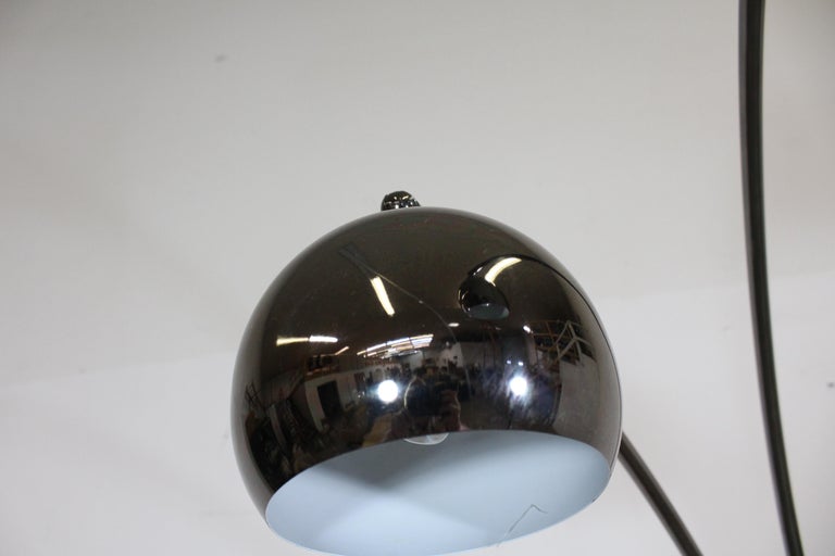 20th Century Mid-Century Modern Italian Chrome and Marble Guzzini Style 3-Way Arc Floor Lamp For Sale