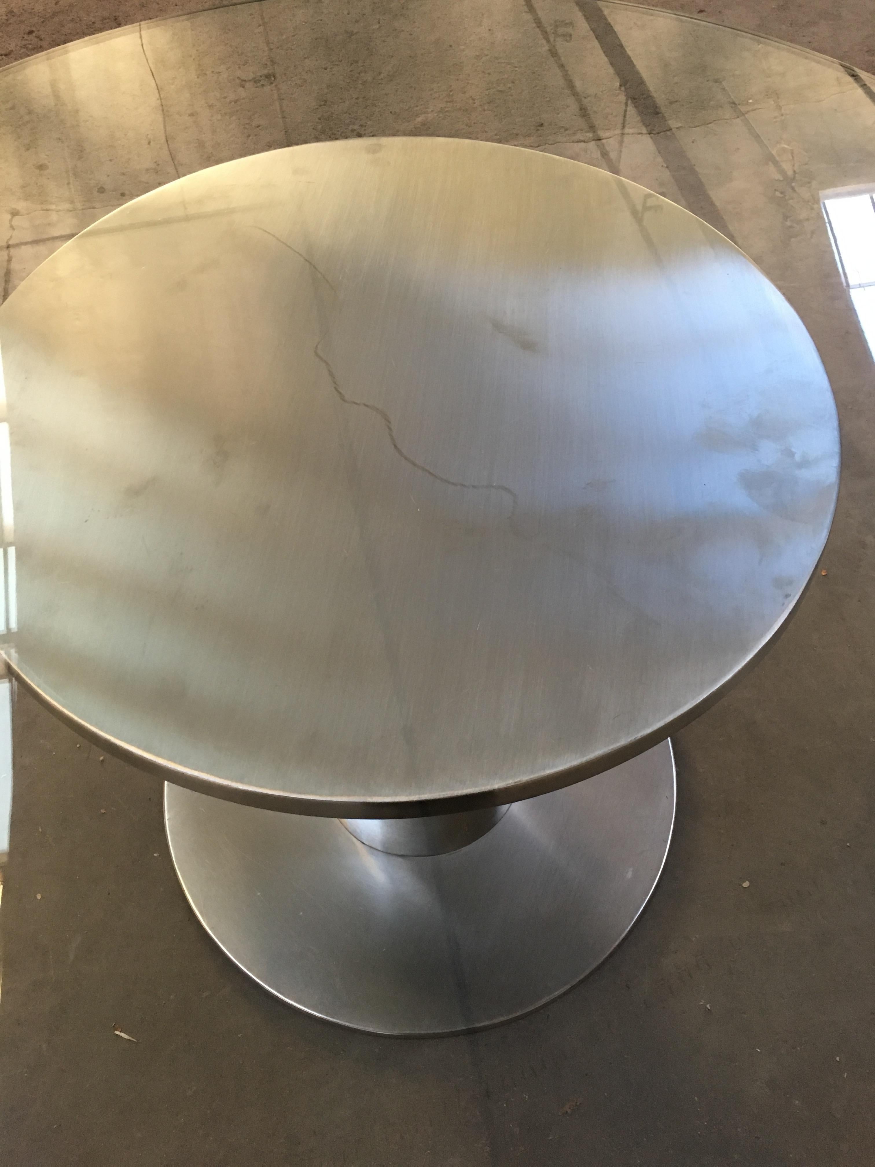 Table italienne chromée mi-siècle moderne avec plateau rond en verre, années 1970 en vente 1