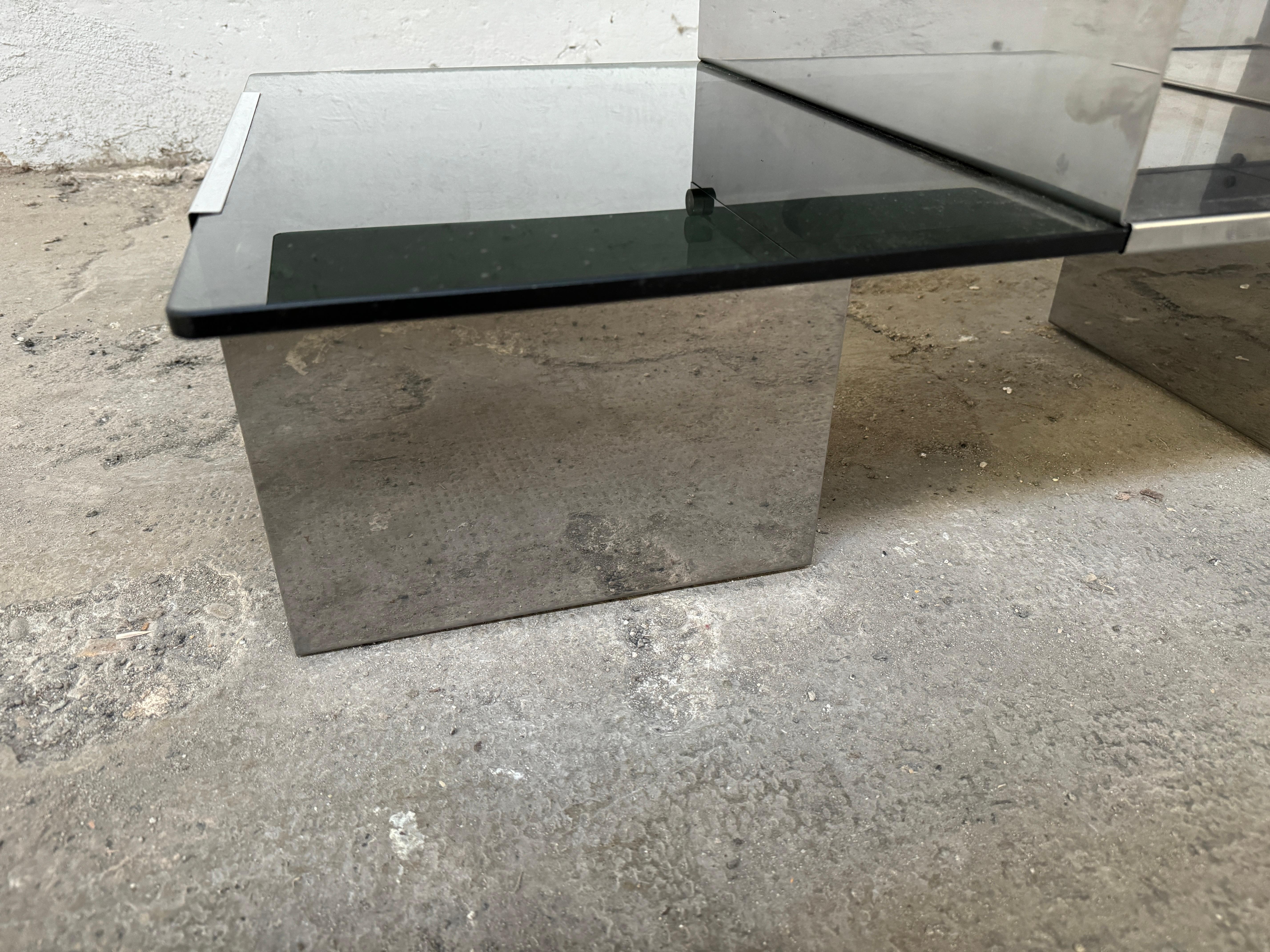 Table basse ou de cocktail italienne moderne du milieu du siècle dernier, chromée avec verre fumé en vente 1