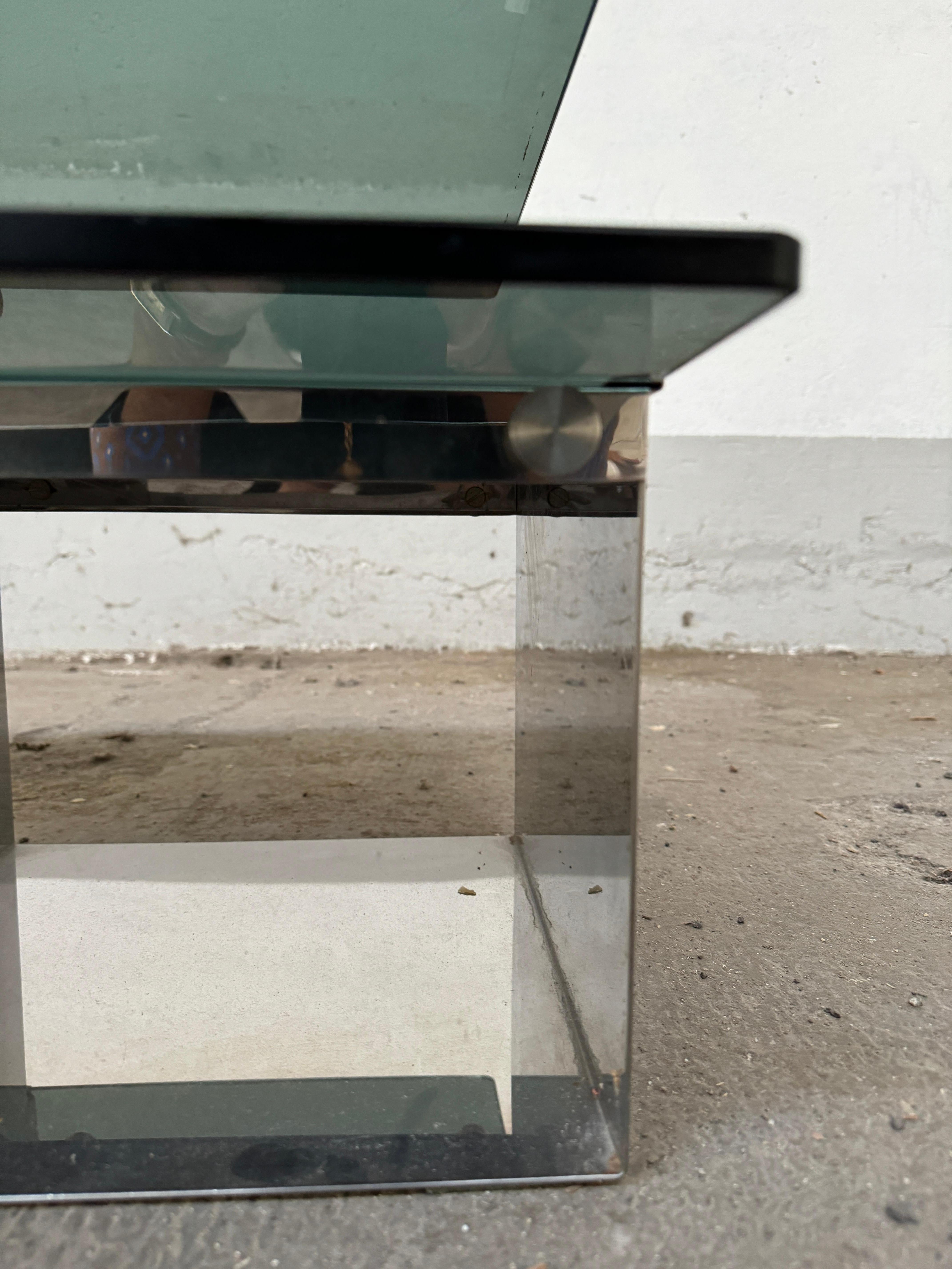Table basse ou de cocktail italienne moderne du milieu du siècle dernier, chromée avec verre fumé en vente 3