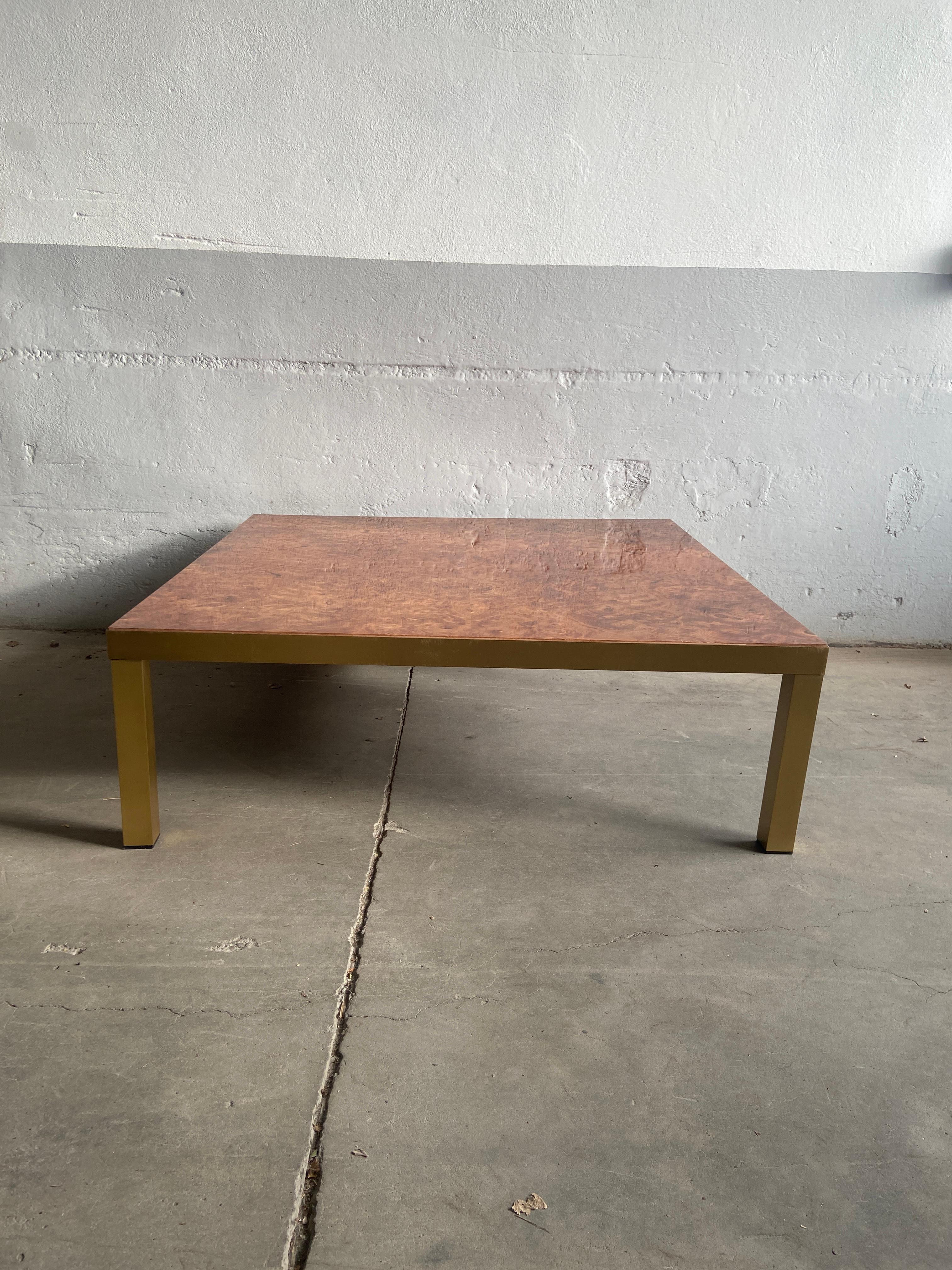 Mid-Century Modern Italian coffee or sofa table with brass lacquered metal base and shiny briar-root top.
The table measures cm. 120 x 120 x H 40 and it can become a set together with another smaller but identical coffee table (cm.90 x 90 x H 40