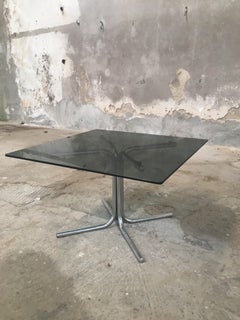 Mesa de centro o sofá italiana moderna de mediados de siglo con tapa de cristal ahumado, años 70