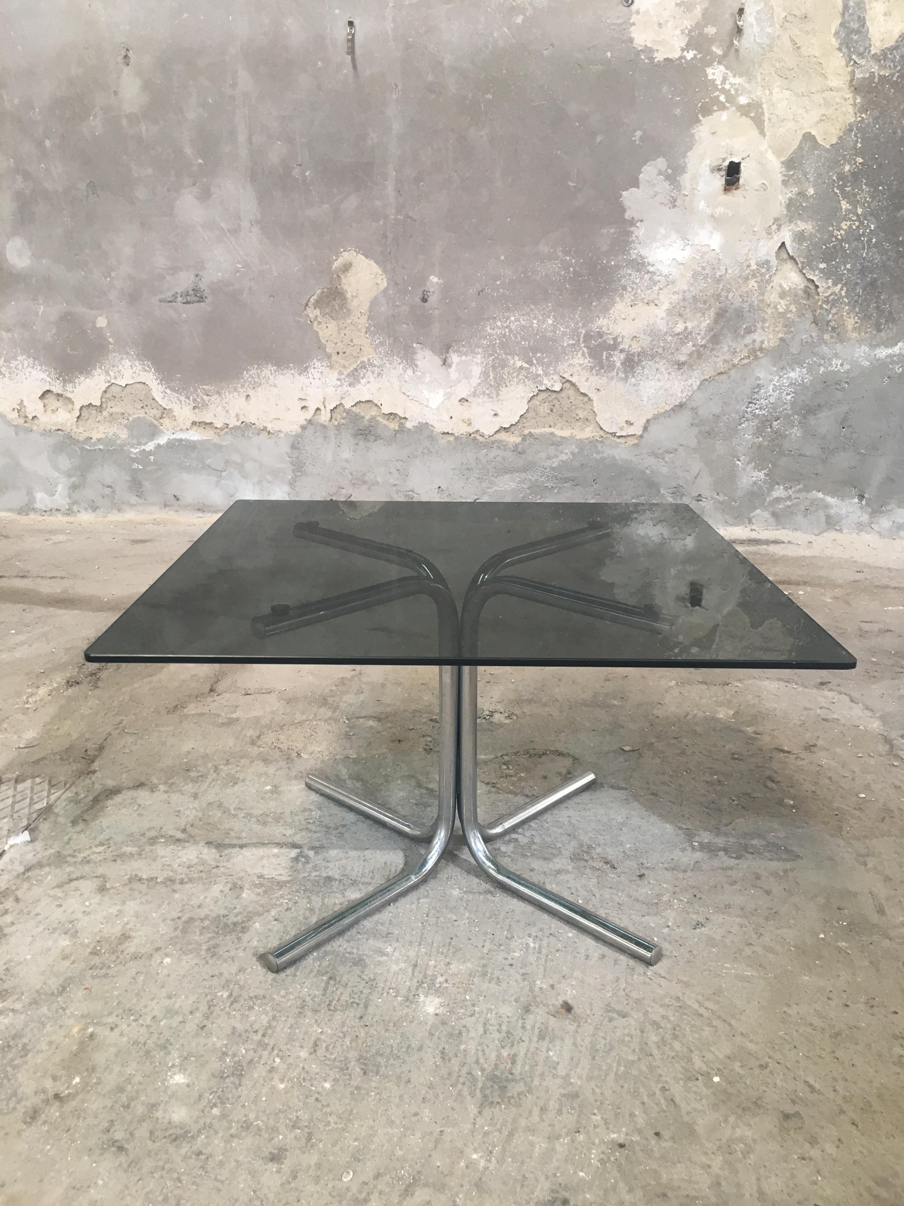 Mid-Century Modern Italian Coffee or Sofa Table with Smoked Glass Top, 1970s In Good Condition For Sale In Prato, IT