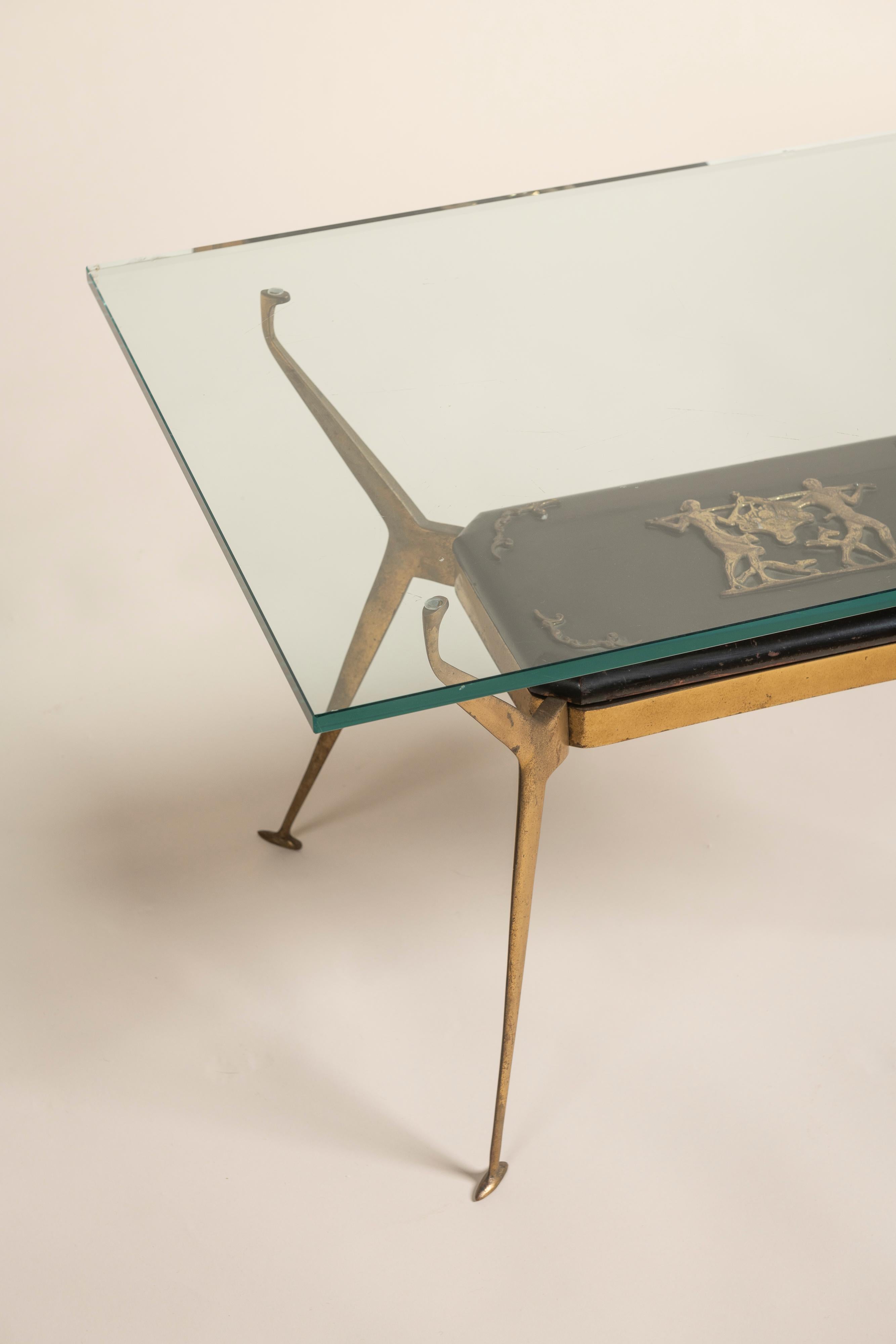 Moderner italienischer Couchtisch mit Messing-, Holz- und Glasplatte aus der Jahrhundertmitte, 1950er Jahre im Zustand „Gut“ im Angebot in San Francisco, CA