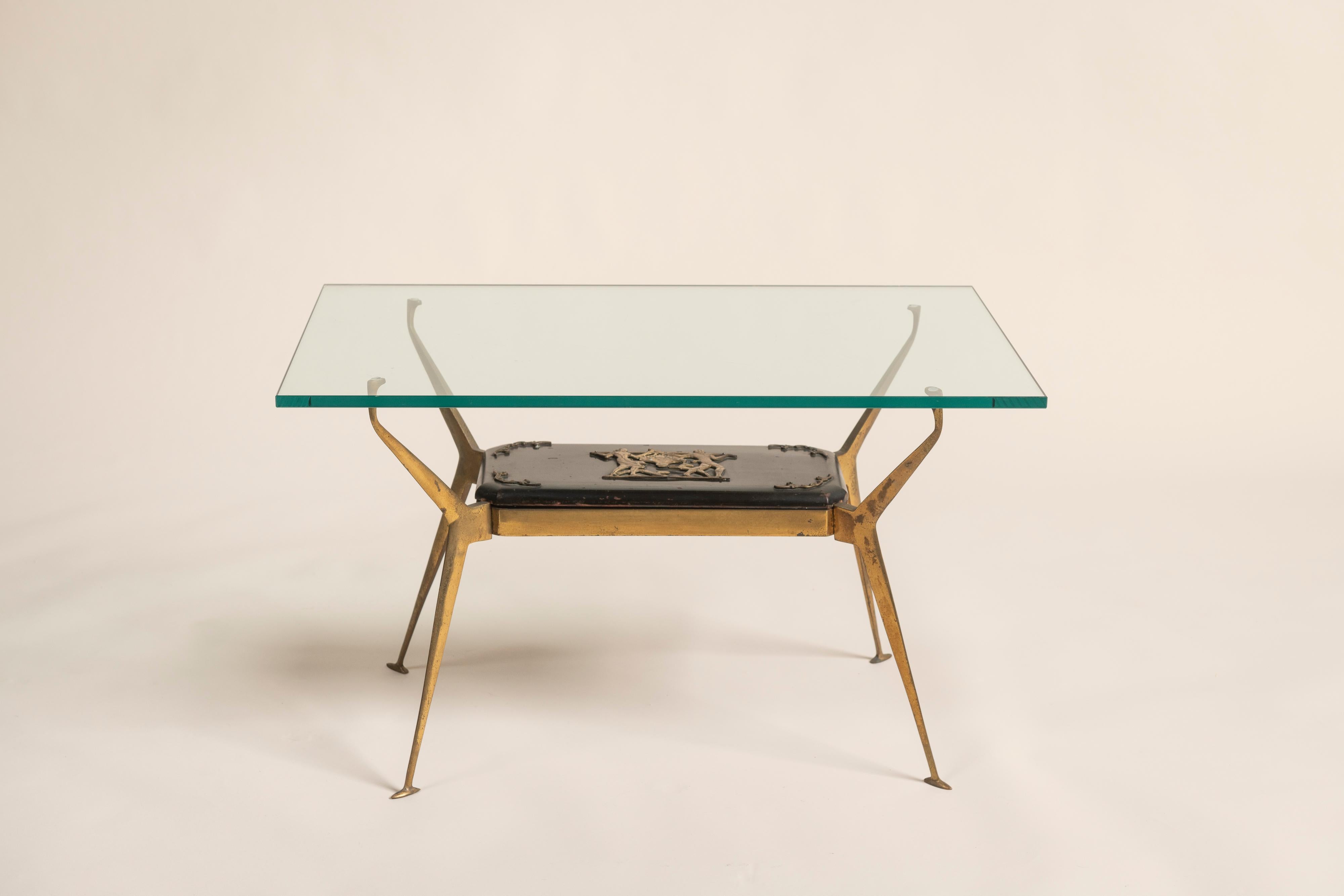 Moderner italienischer Couchtisch mit Messing-, Holz- und Glasplatte aus der Jahrhundertmitte, 1950er Jahre (20. Jahrhundert) im Angebot
