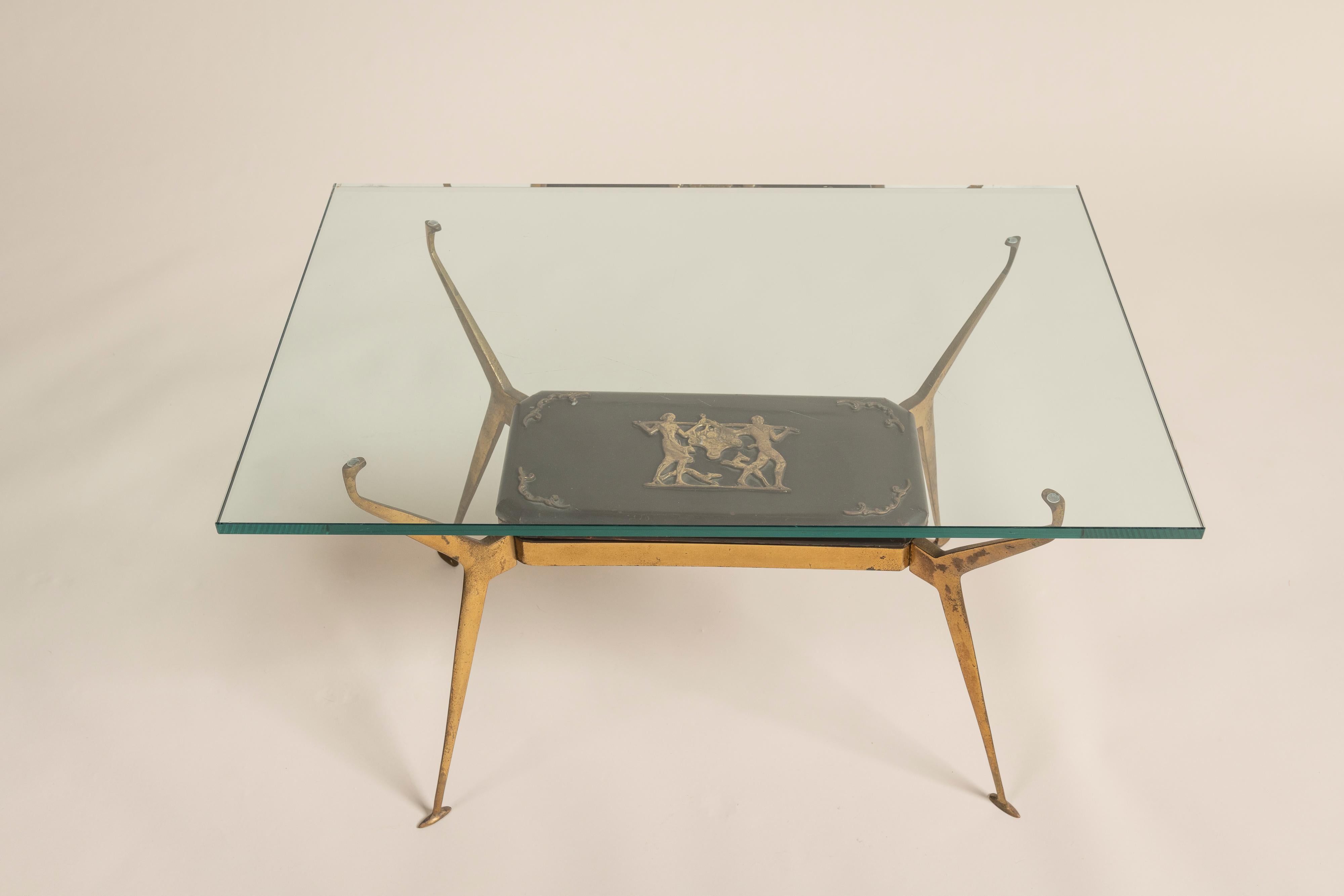 Moderner italienischer Couchtisch mit Messing-, Holz- und Glasplatte aus der Jahrhundertmitte, 1950er Jahre im Angebot 1