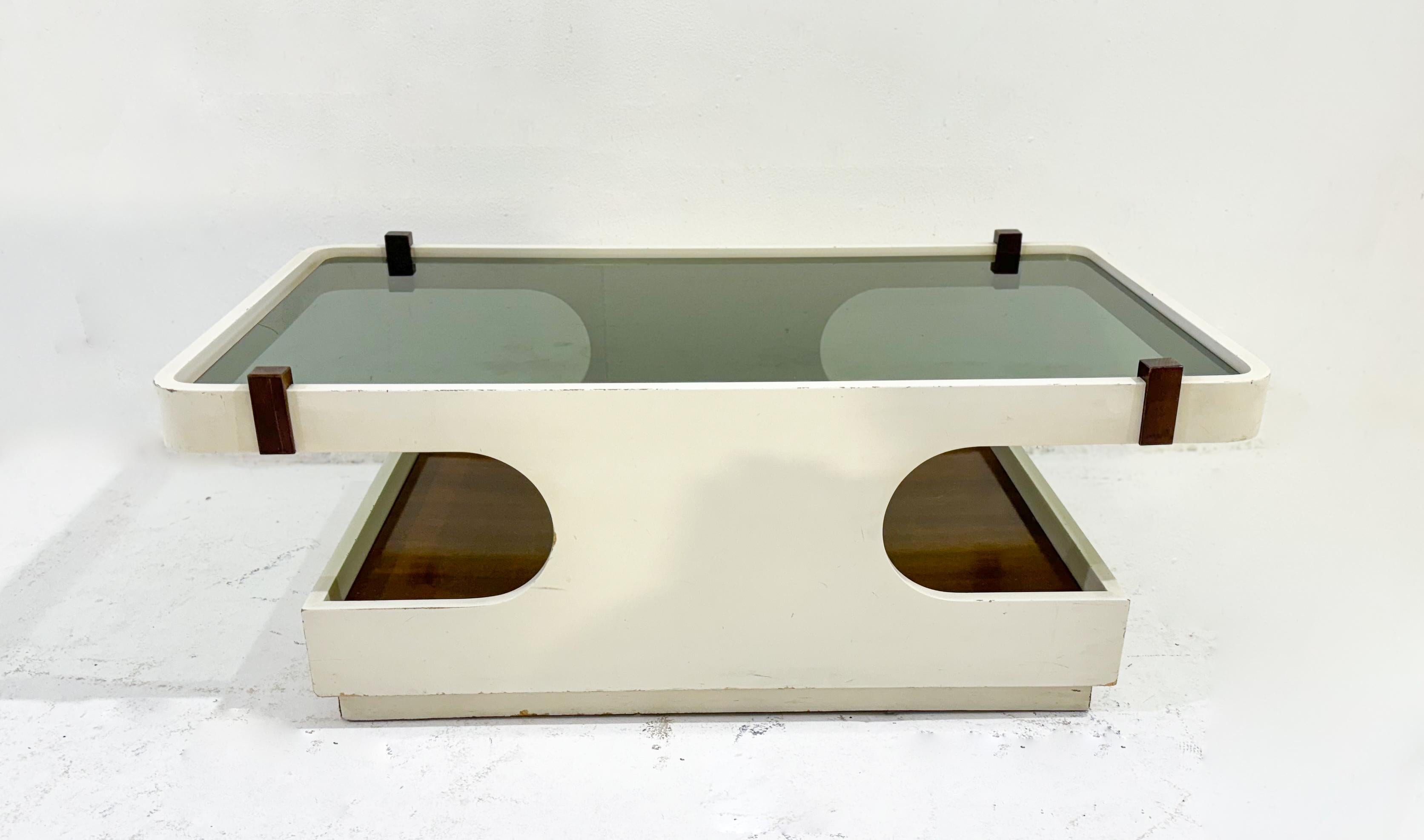 Mid-Century Modern Table basse italienne moderne du milieu du siècle dernier, bois et verre  1970s en vente