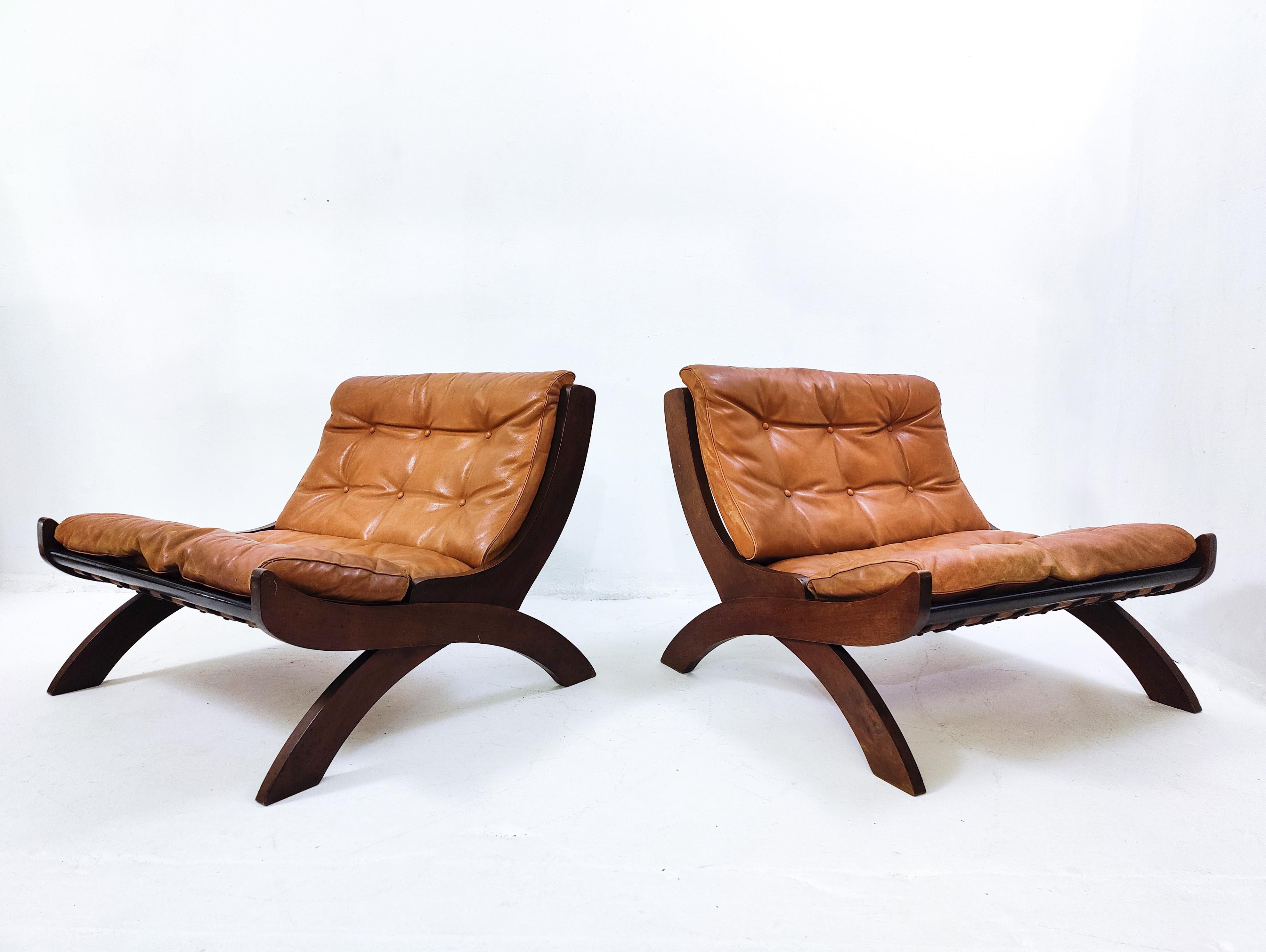 Mid-Century Modern Italian Cognac Leather Armchairs, 1960s In Good Condition For Sale In Brussels, BE