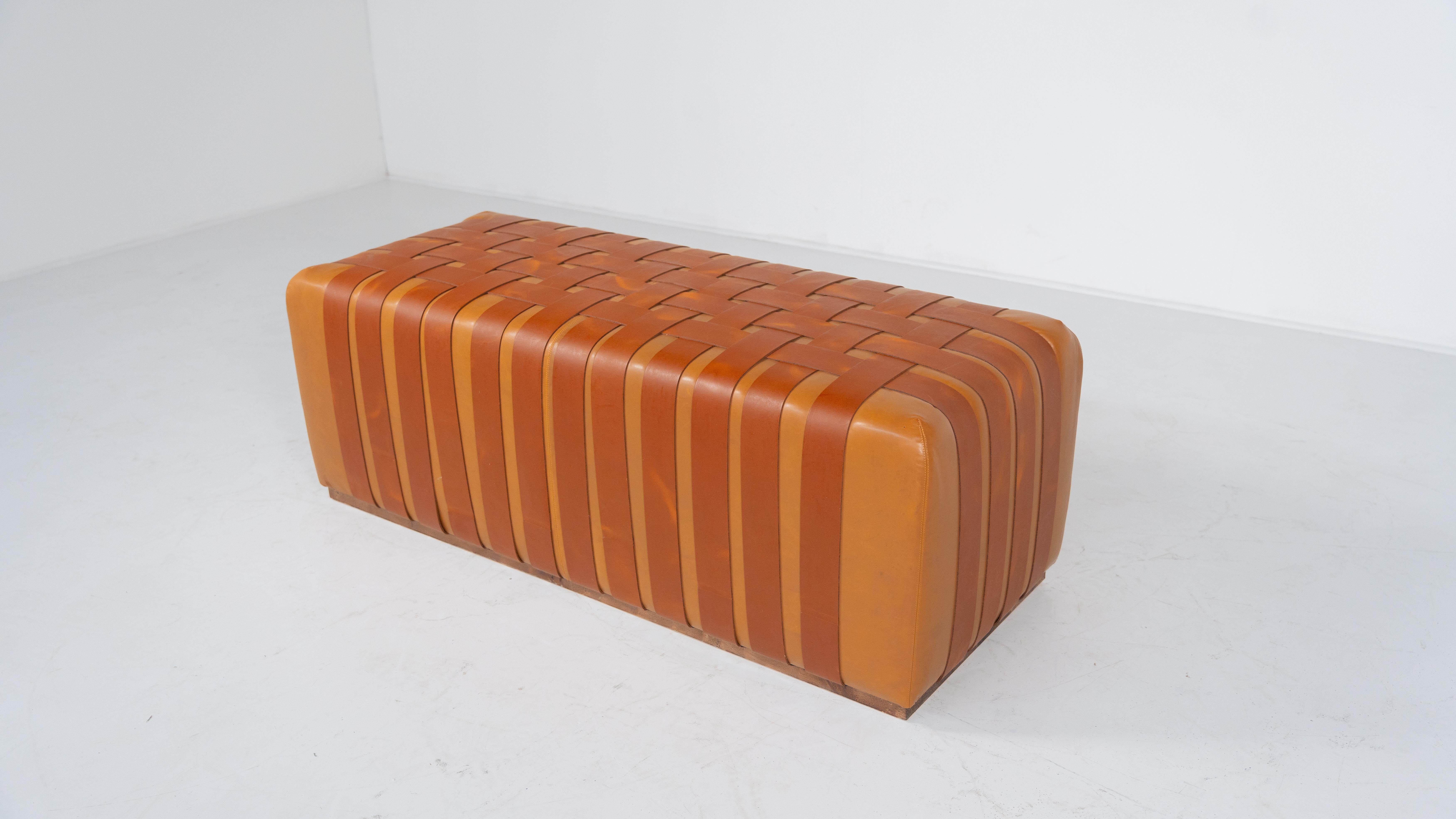 Mid-Century moderno Panchina moderna di metà secolo in pelle cognac, anni '80