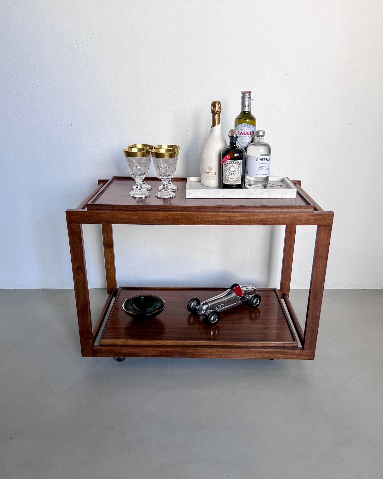 Mid-Century Modern Italian Collectible Bar Cart with Two Trays, Cassina 762 In Good Condition For Sale In Milano, IT