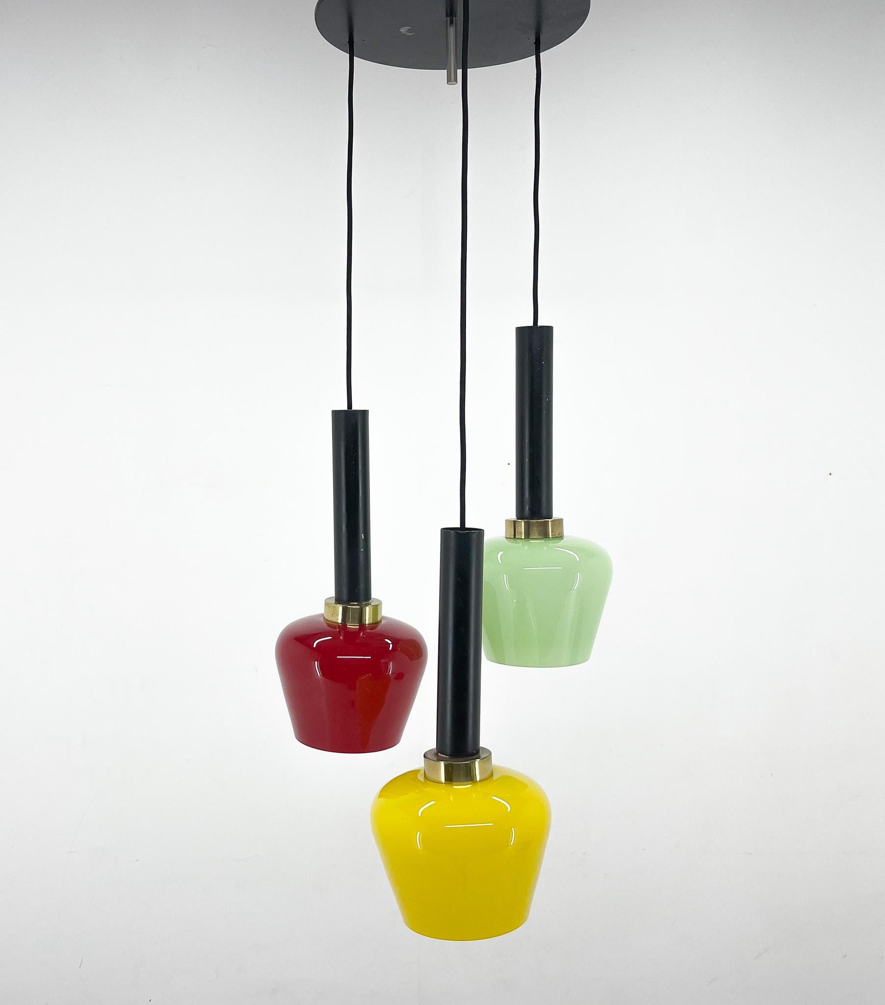 Mid-Century Modern Lampe à suspension en cascade colorée italienne mi-siècle moderne, années 1970 en vente
