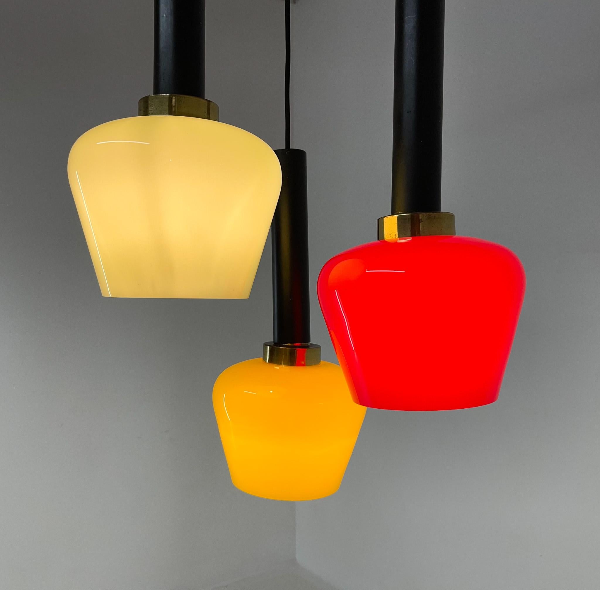 Lampe à suspension en cascade colorée italienne mi-siècle moderne, années 1970 en vente 1