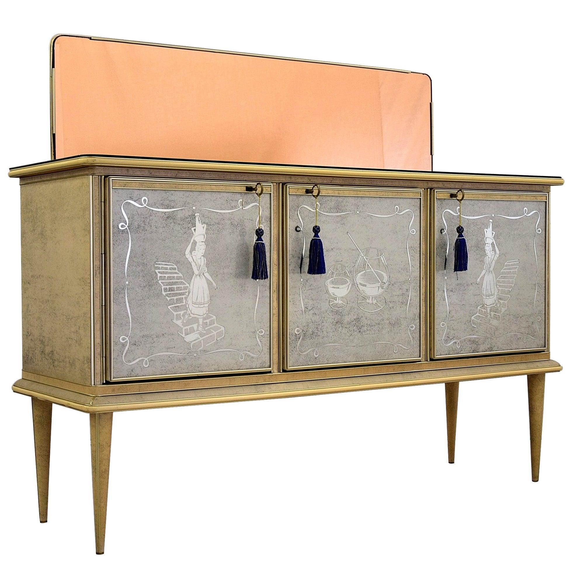 Mid-Century Modern Italian Credenza Sideboard For Sale