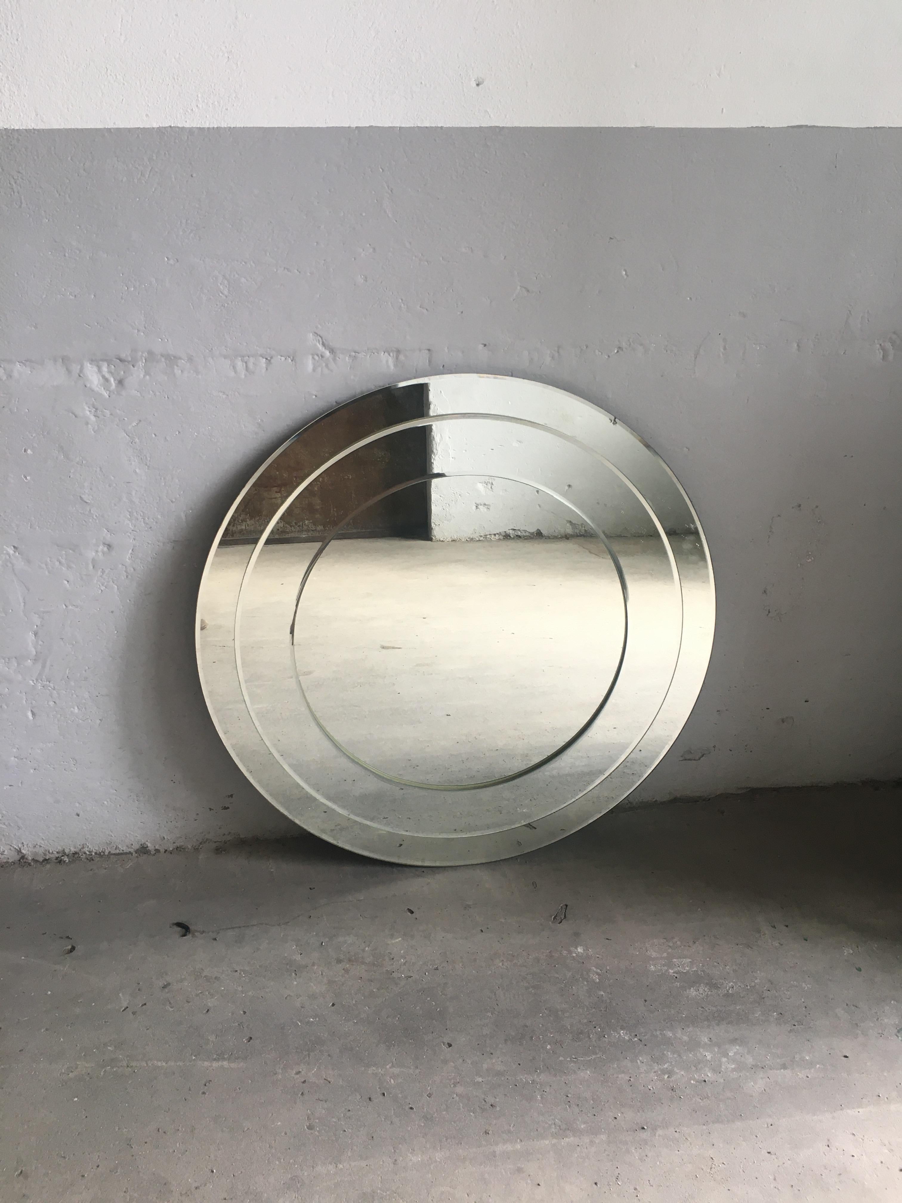 Mid-Century Modern Italian Crystal Art Round Shaped Mirror, 1970s In Good Condition In Prato, IT