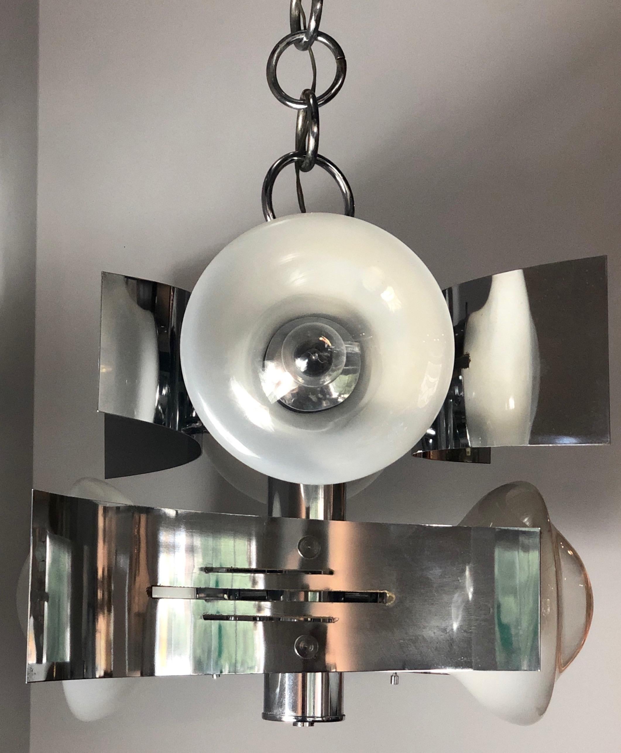 Curved Chrome-Plated Frame with Four Torchère Large Modern Bulb Chandelier In Good Condition For Sale In Houston, TX
