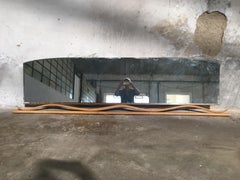 Espejo curvo italiano de mediados de siglo para sótano de madera de olmo, años 60