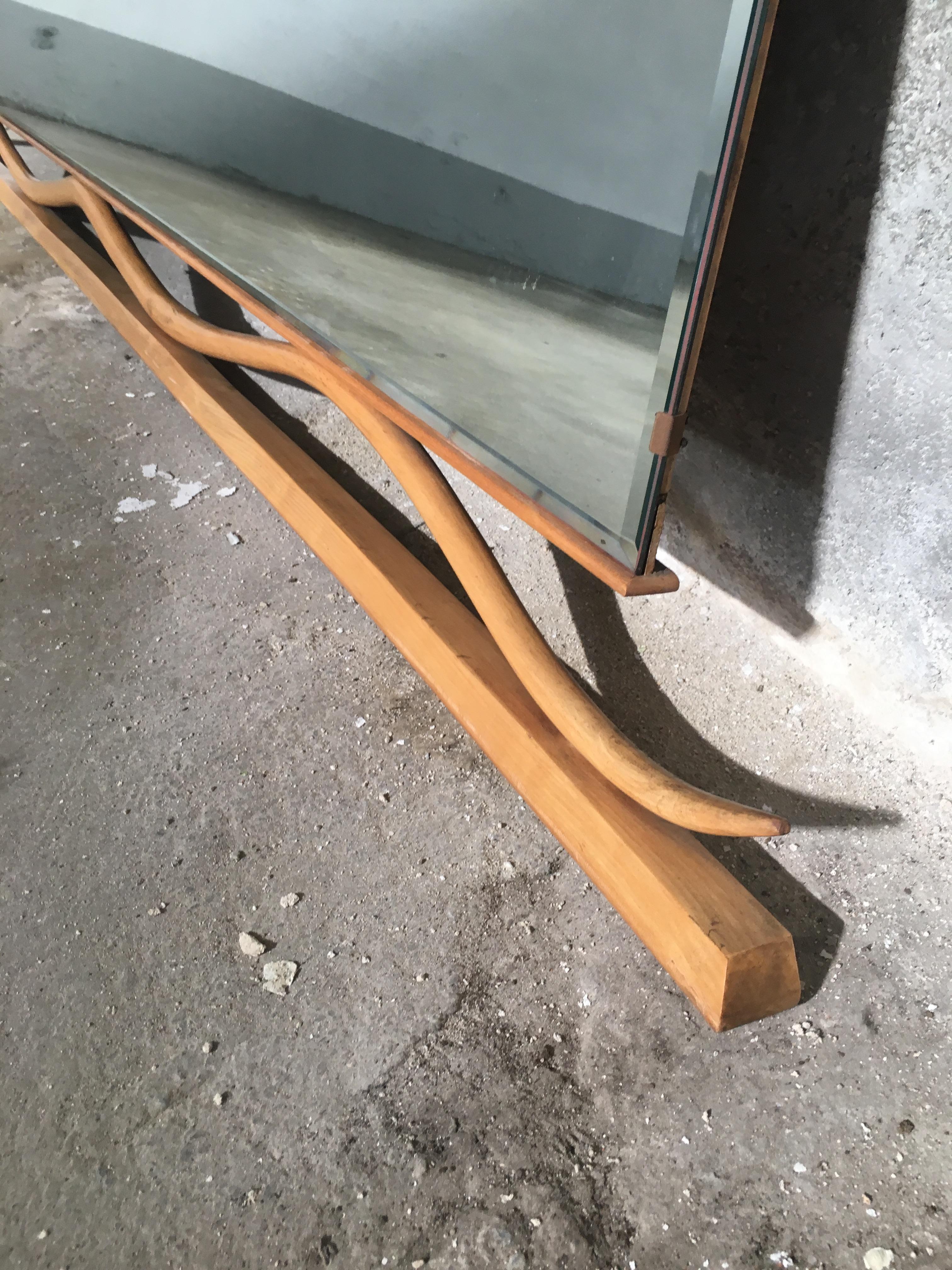 Mid-Century Modern Italian Curved Elm Wood Basement Mirror, 1960s In Good Condition For Sale In Prato, IT
