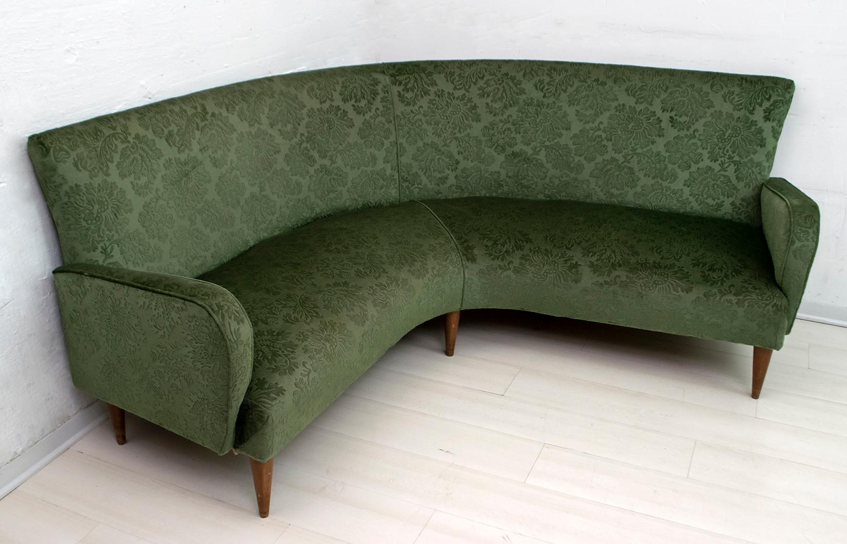 Mid-Century Modern Italian Damask Velvet Corner Sofa, 1950s In Good Condition For Sale In Puglia, Puglia