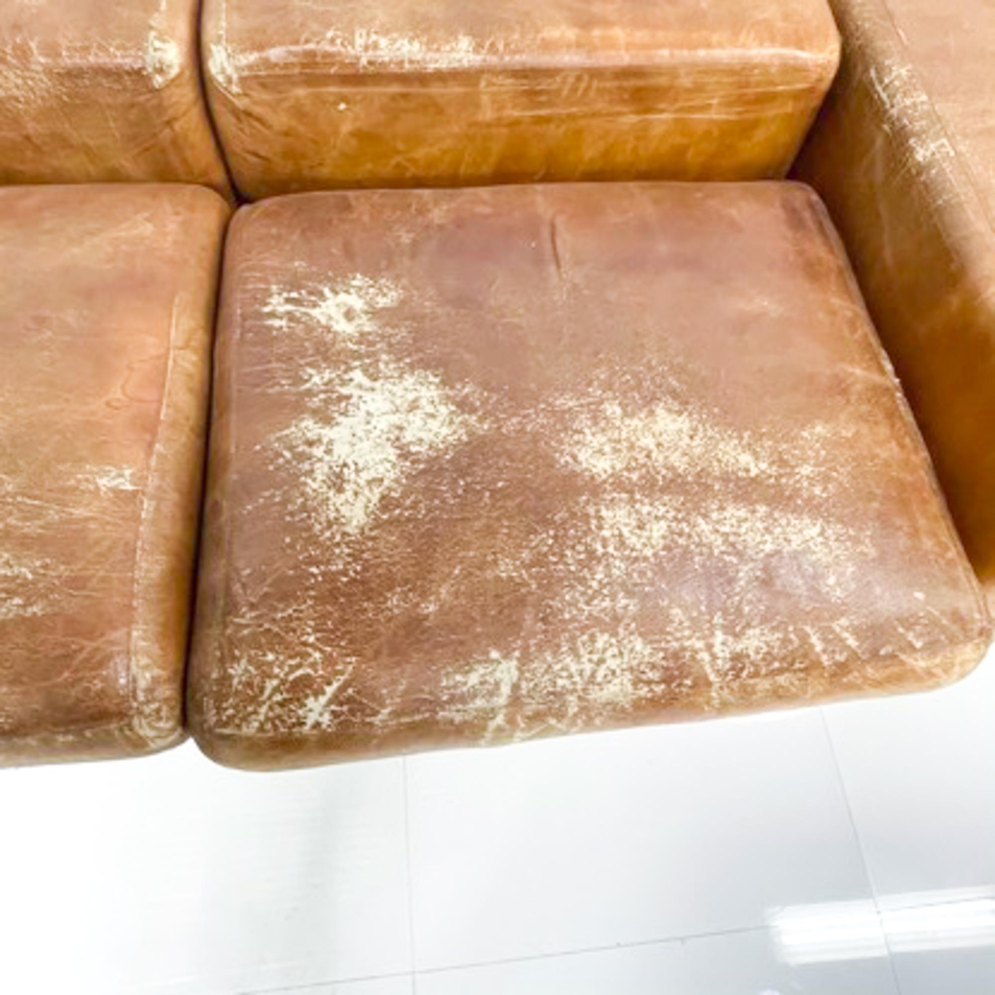 1960s Tito Agnoli Italian Leather Daybed Sofa 711 for Cinova In Distressed Condition In Chula Vista, CA