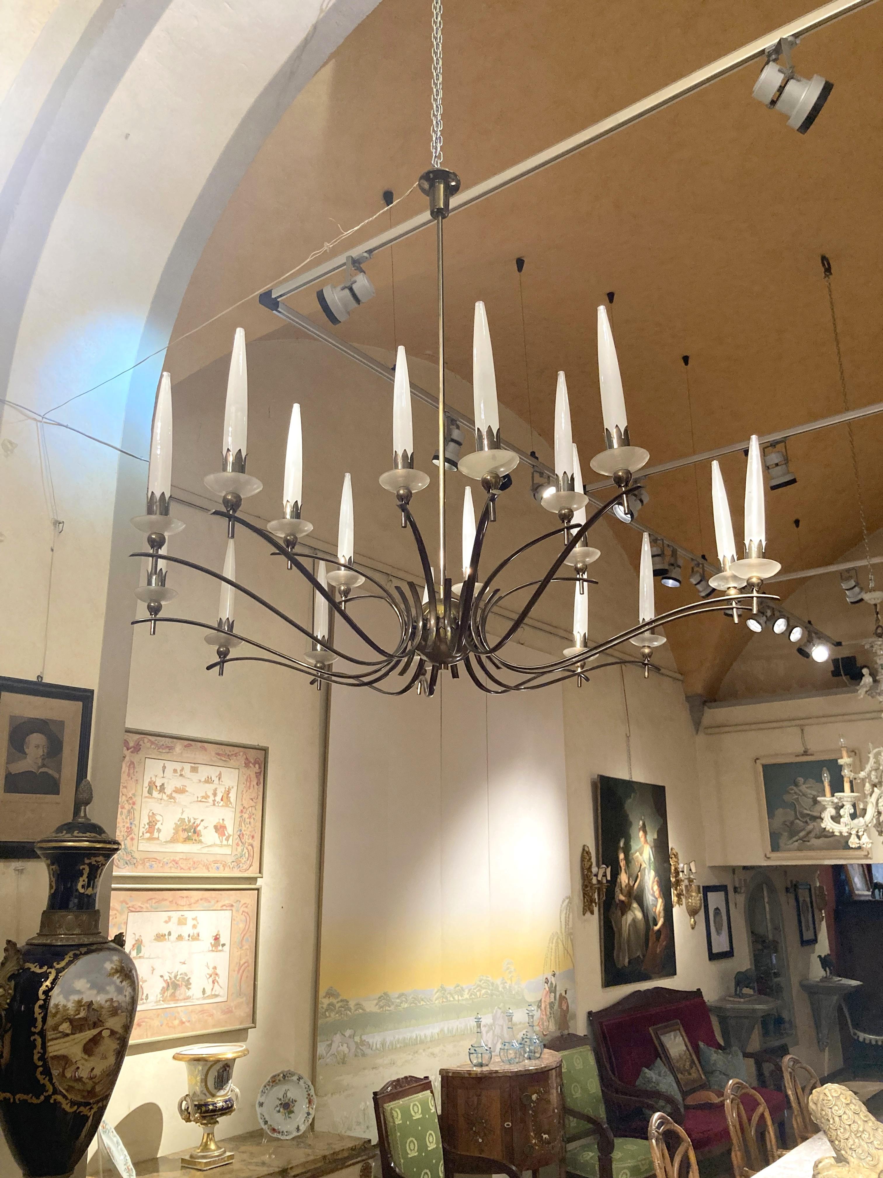 Mid-Century Modern Lustre en laiton et verre de Murano de style italien Angelo Lelli en vente