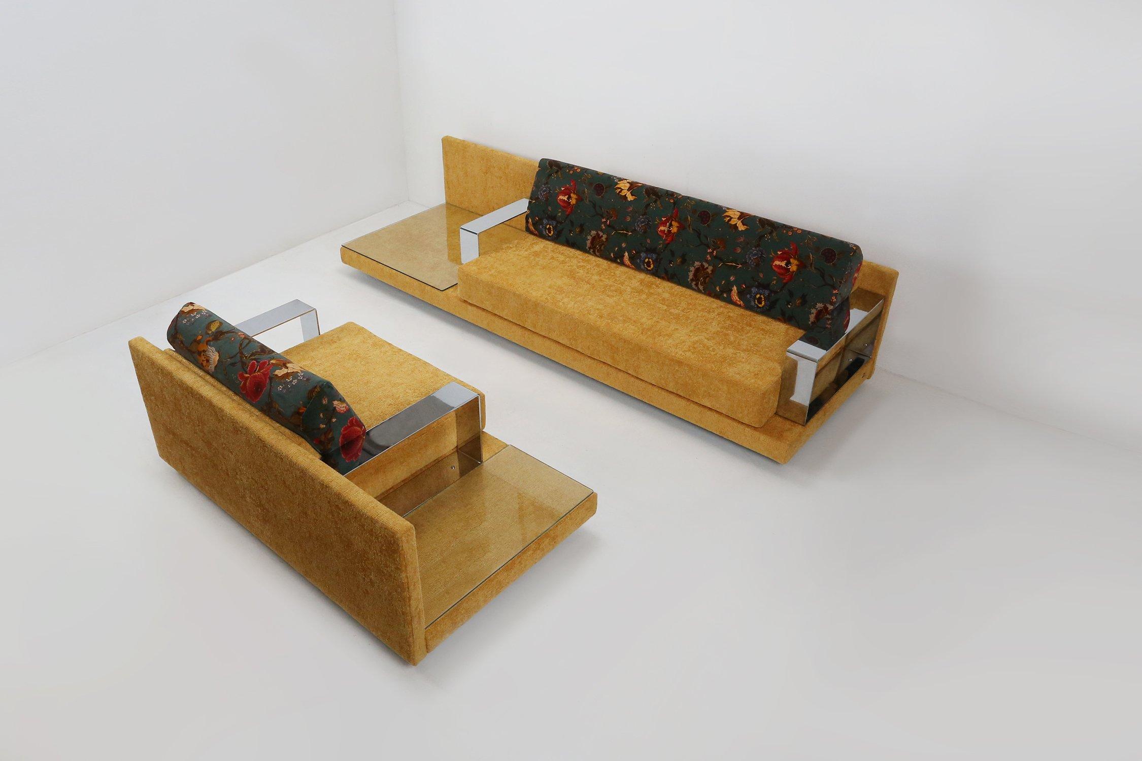 Italy / 1960 / living room set / Meta Italy / chrome, fabric, metal, glass / Mid-century / Regency / Vintage

Beautiful Living room set by the Italian luxury furniture manufacturer Meta. This set is upholstered with a rough yellow fabric and has