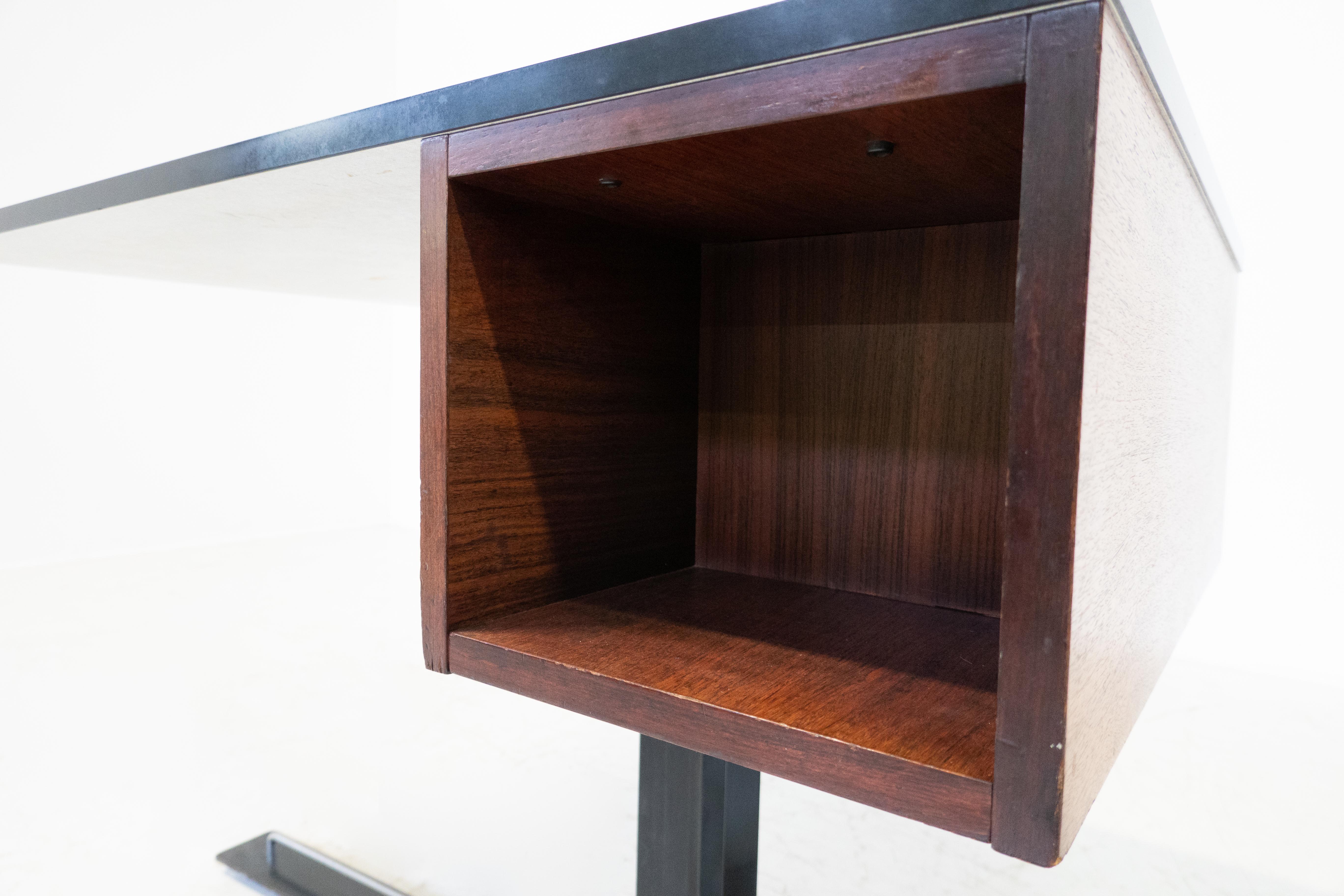Italienischer Schreibtisch der Jahrhundertmitte von Antonello Mosca by Sormani, 1960er Jahre im Zustand „Gut“ in Brussels, BE