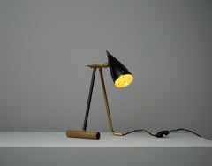 Mid-Century Modern Italian Desk Lamp in Brass and Black Lacquered Metal