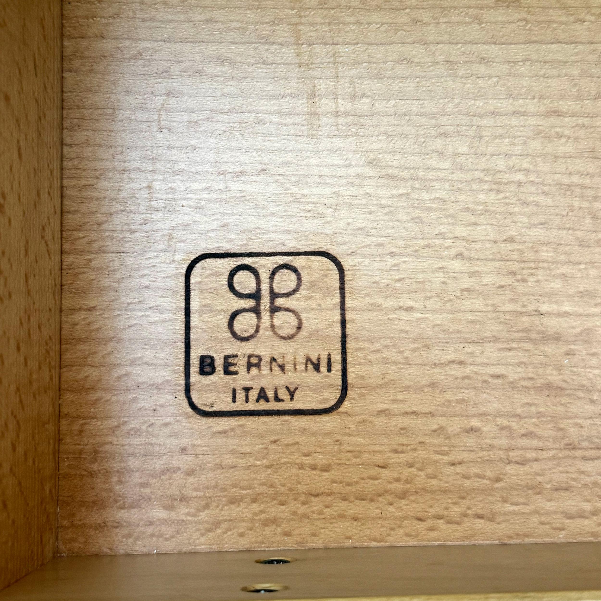 Moderner italienischer Schreibtisch aus der Mitte des Jahrhunderts von Gianfranco Frattini für Bernini, 1960er Jahre im Angebot 1