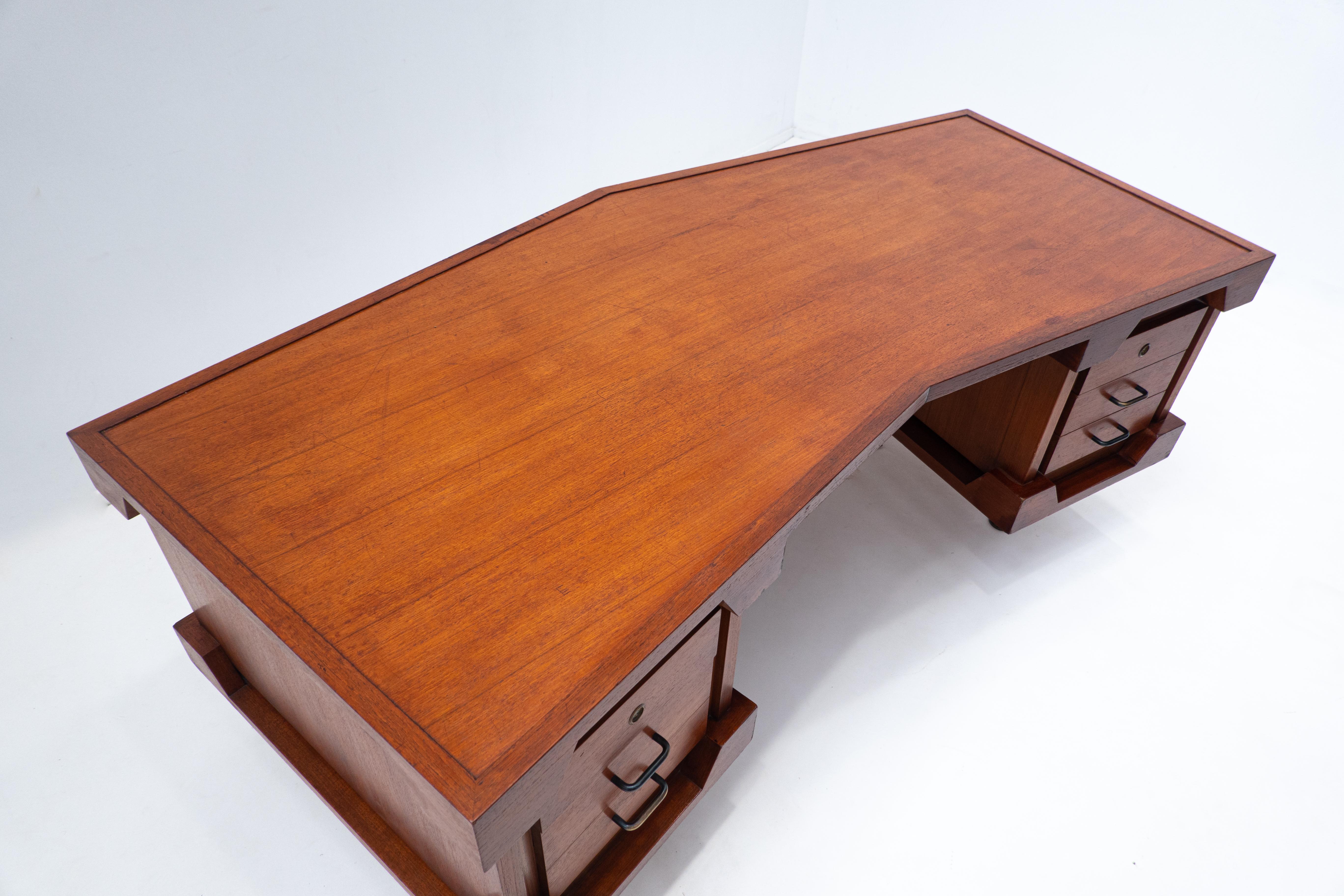 Mid-Century Modern Italian Desk with Drawers, Teak, 1960s In Good Condition For Sale In Brussels, BE