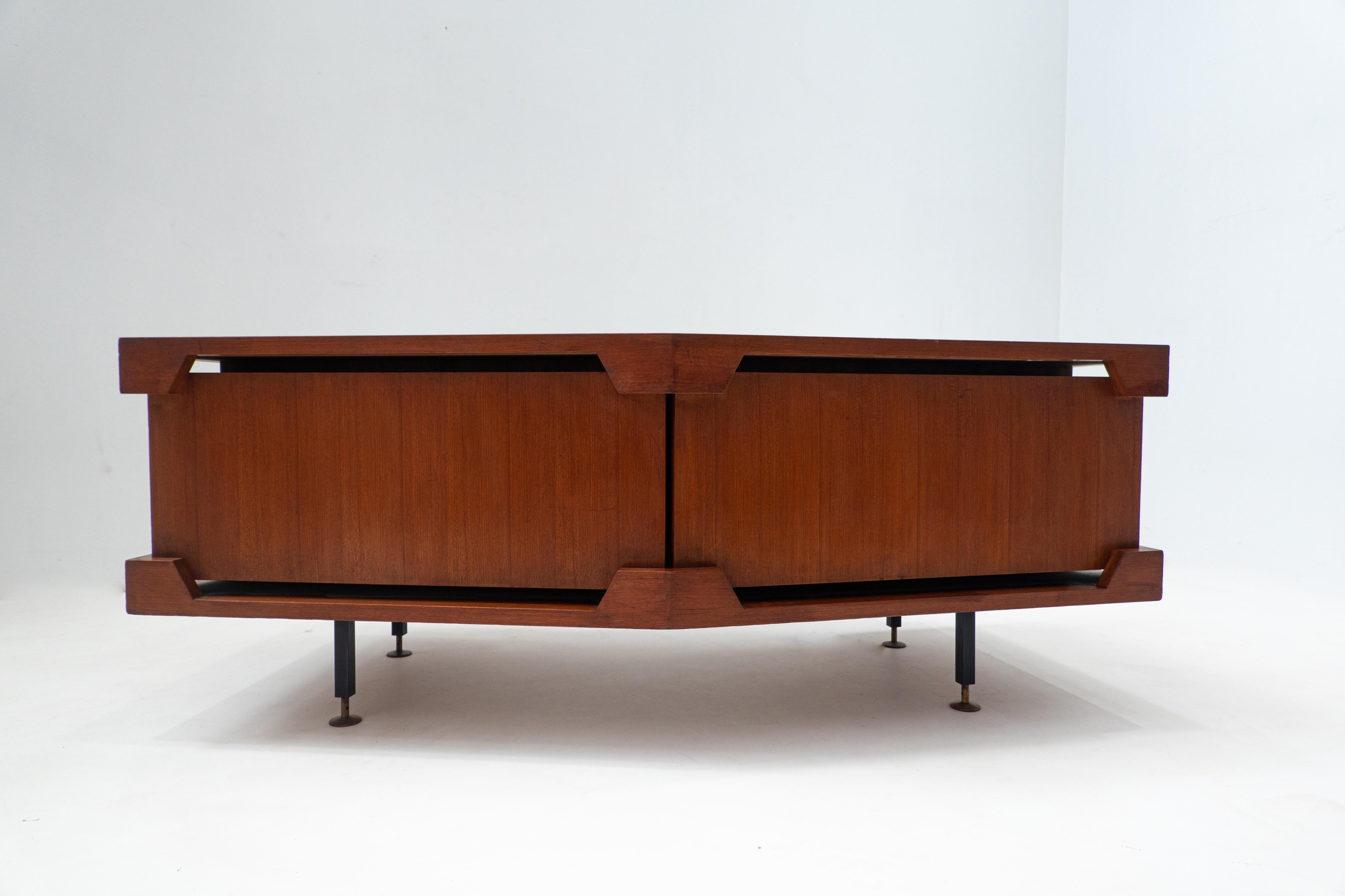 Mid-Century Modern Italian Desk with Drawers, Teak, 1960s For Sale 3